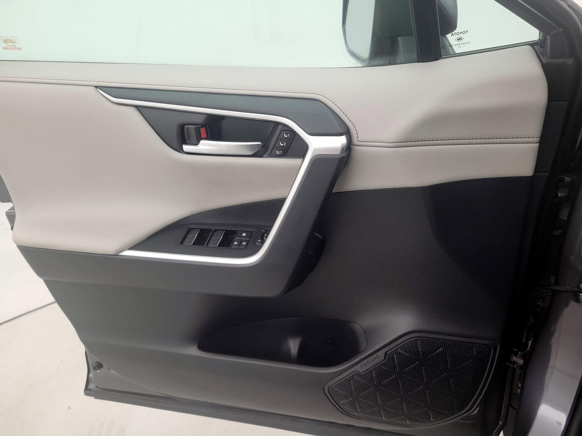 Thumbnail: 2021 Toyota RAV4 - 12