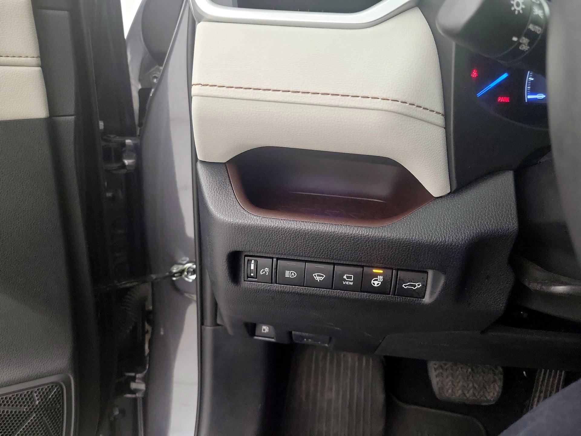 Thumbnail: 2021 Toyota RAV4 - 13