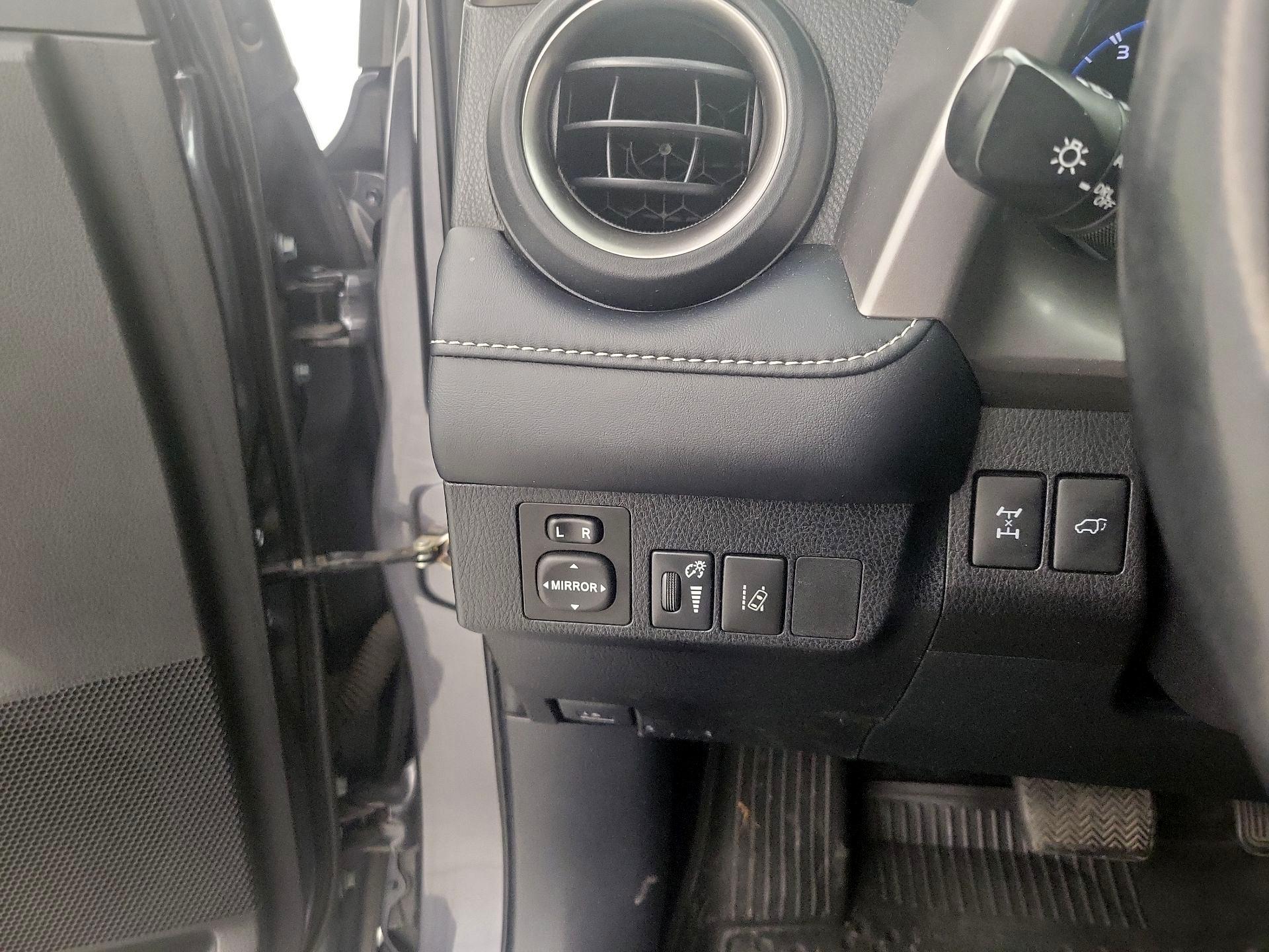 Thumbnail: 2018 Toyota RAV4 - 13