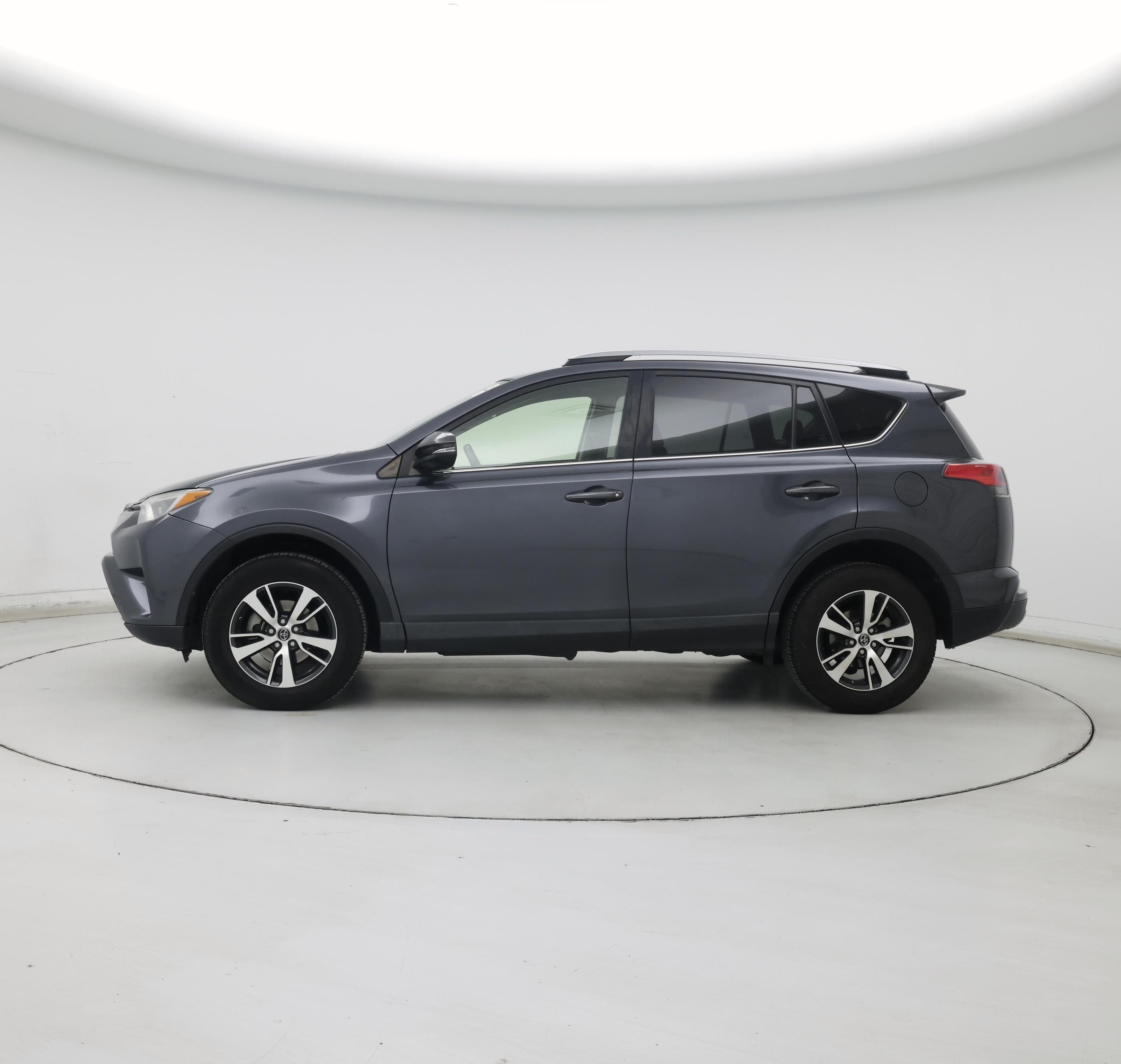 Thumbnail: 2018 Toyota RAV4 - 3