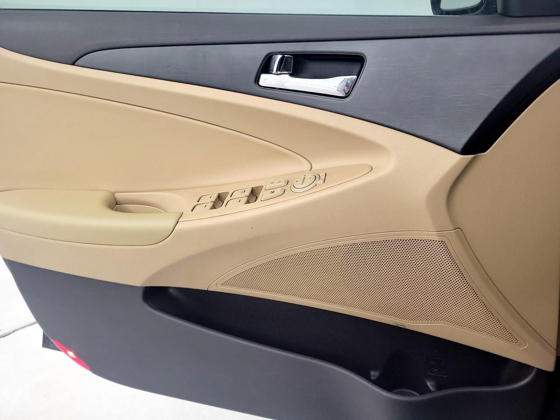 Thumbnail: 2014 Hyundai Sonata - 12