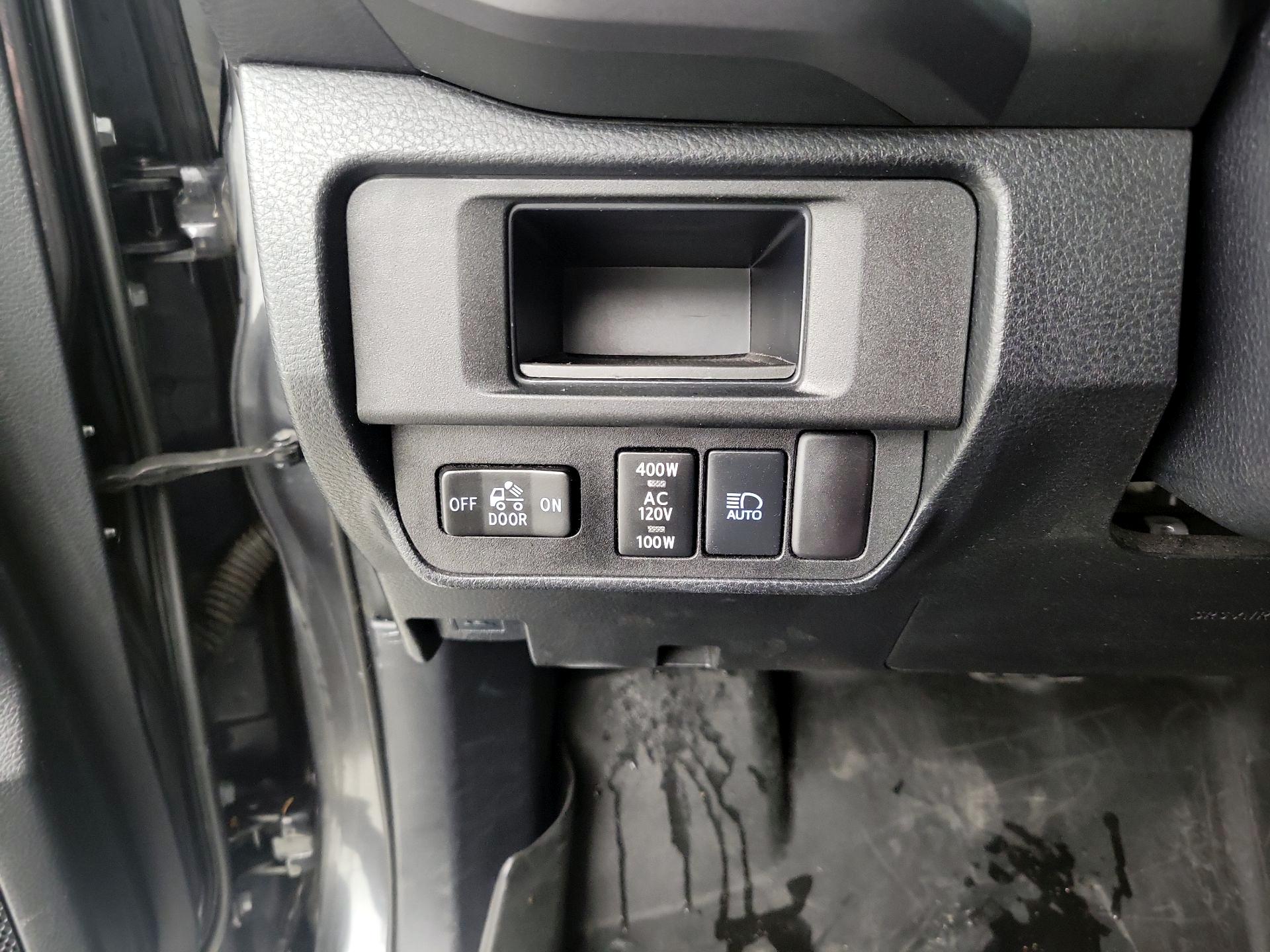 Thumbnail: 2018 Toyota Tacoma - 13