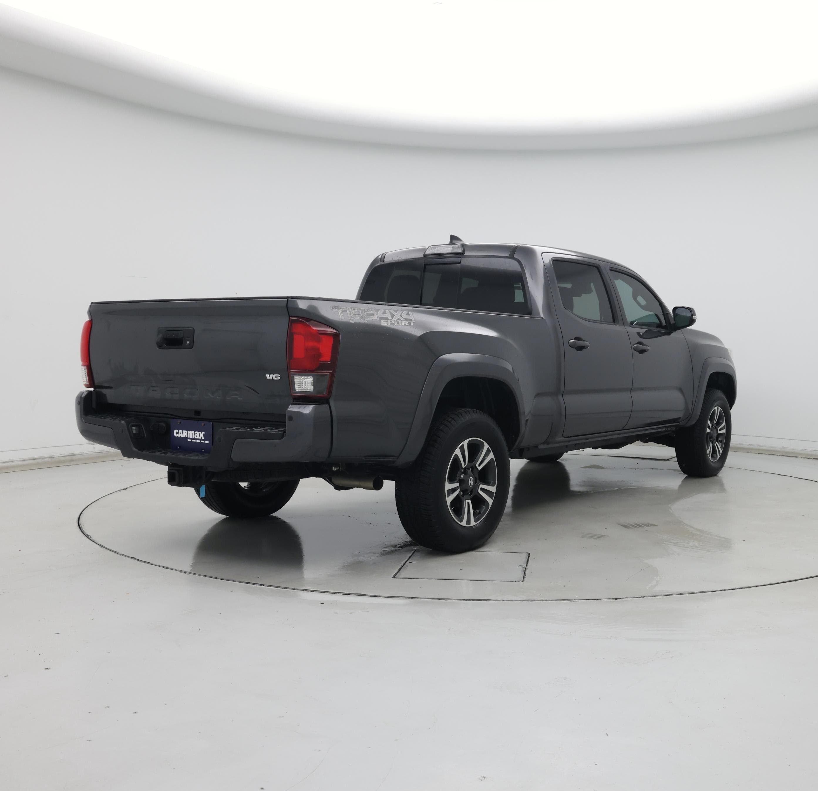 Thumbnail: 2018 Toyota Tacoma - 8