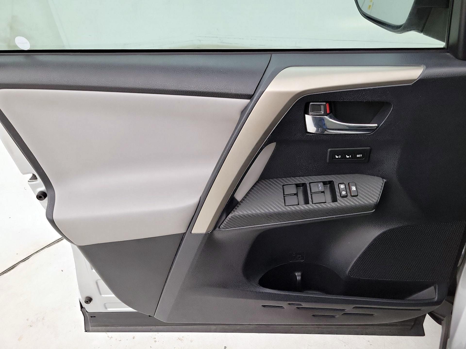 Thumbnail: 2014 Toyota RAV4 - 12