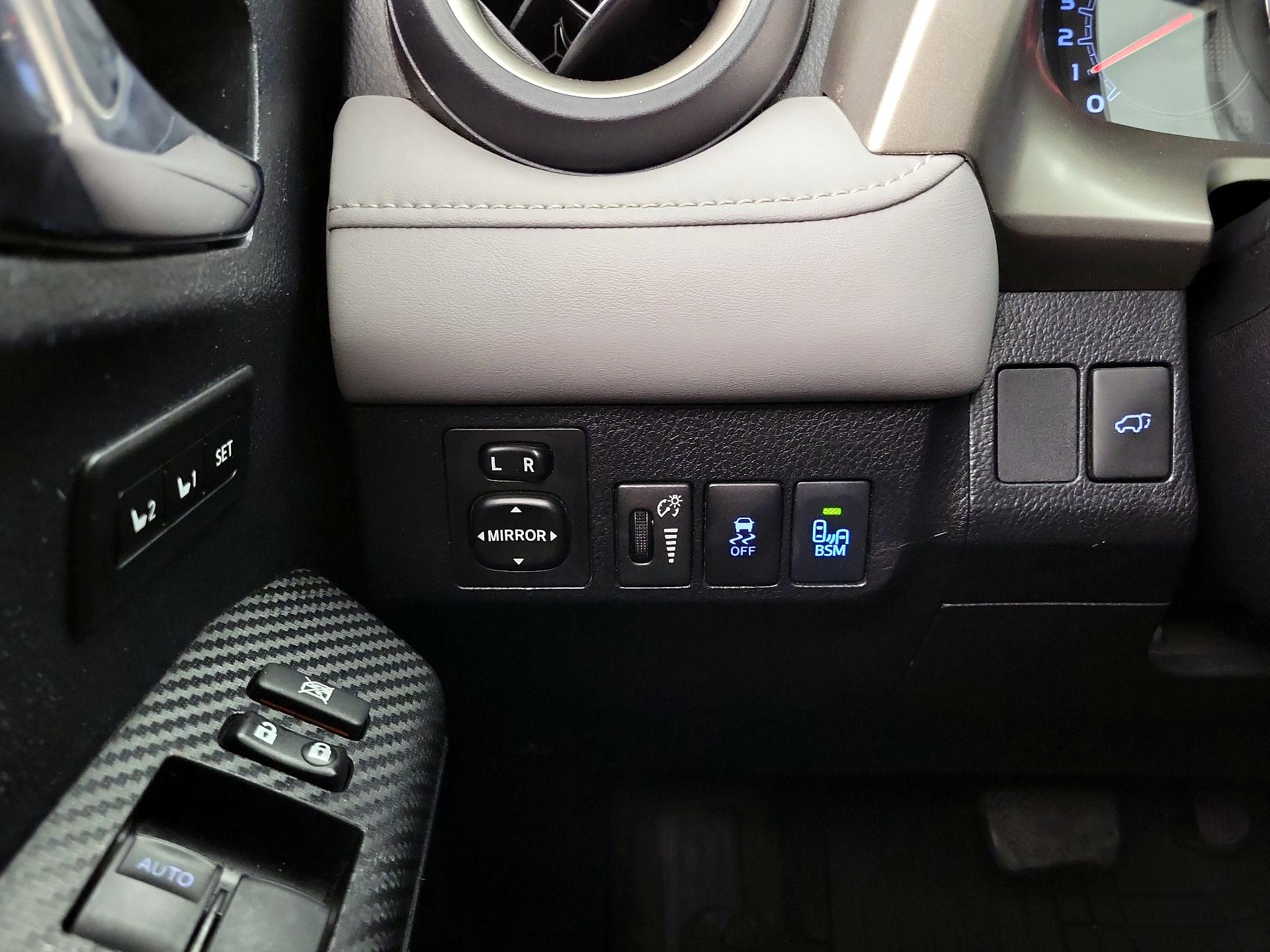 Thumbnail: 2014 Toyota RAV4 - 13