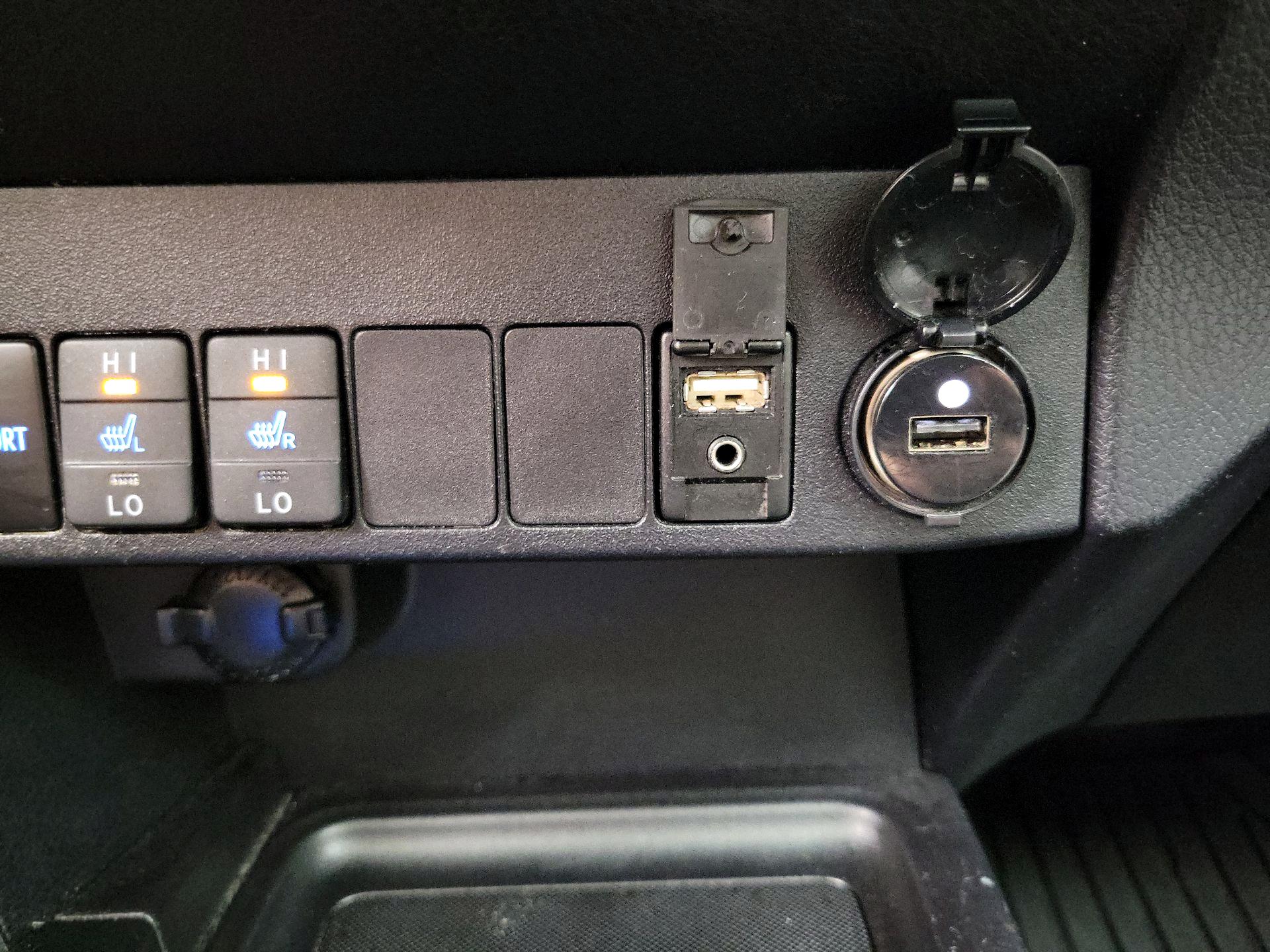 Thumbnail: 2014 Toyota RAV4 - 18