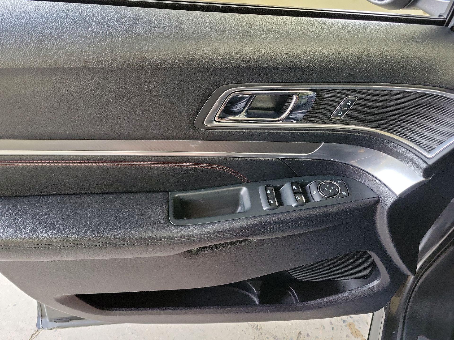 Thumbnail: 2019 Ford Explorer - 10