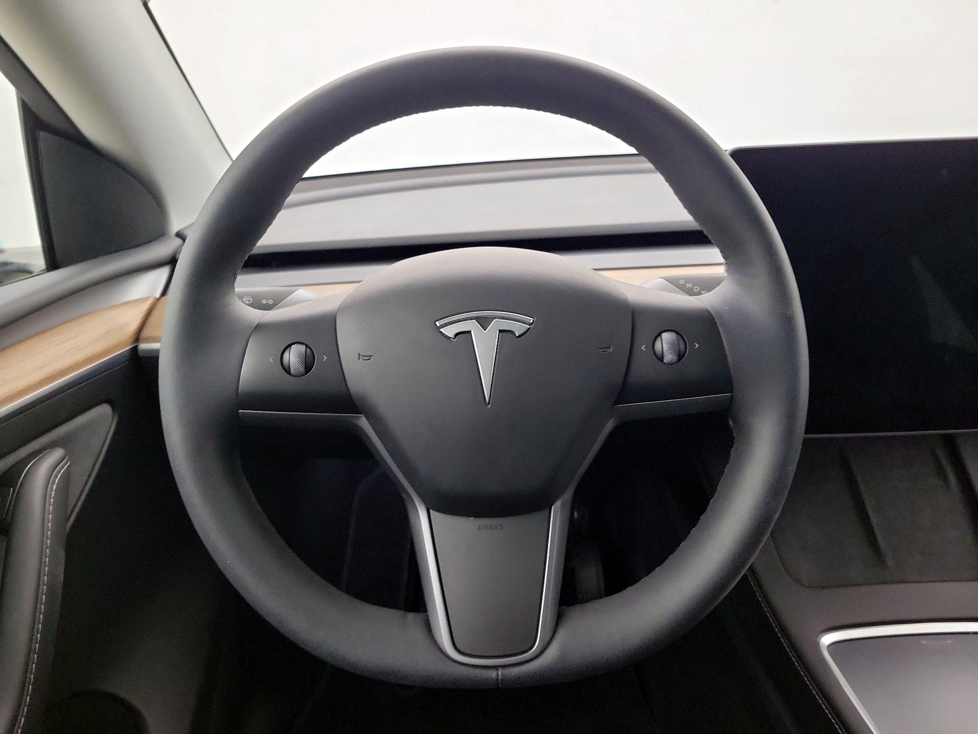 Thumbnail: 2023 Tesla Model Y - 10