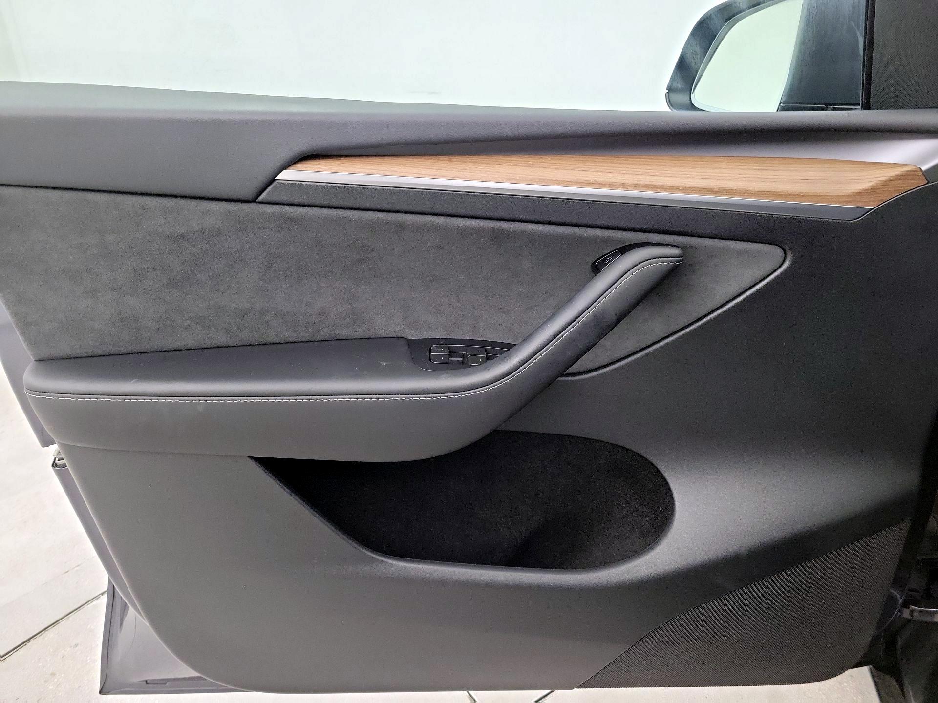 Thumbnail: 2023 Tesla Model Y - 12