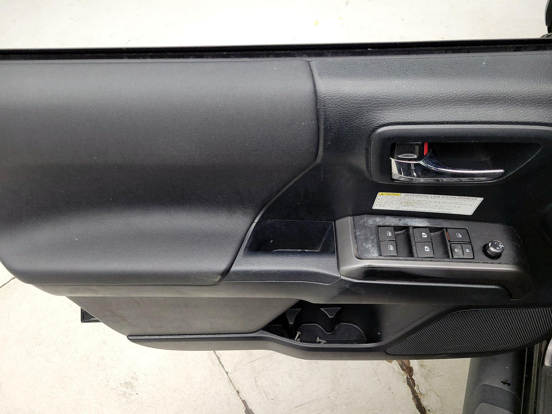 Thumbnail: 2017 Toyota Tacoma - 12