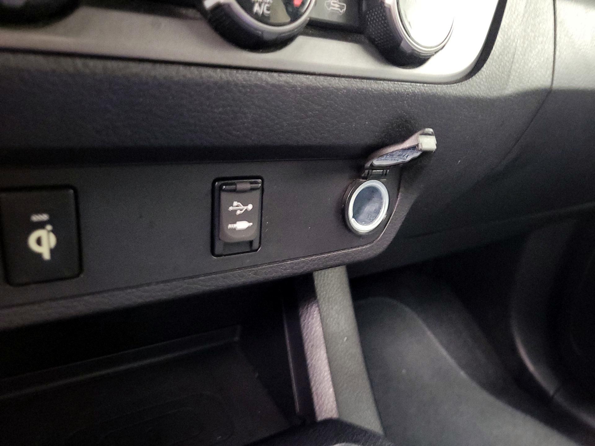 Thumbnail: 2017 Toyota Tacoma - 18