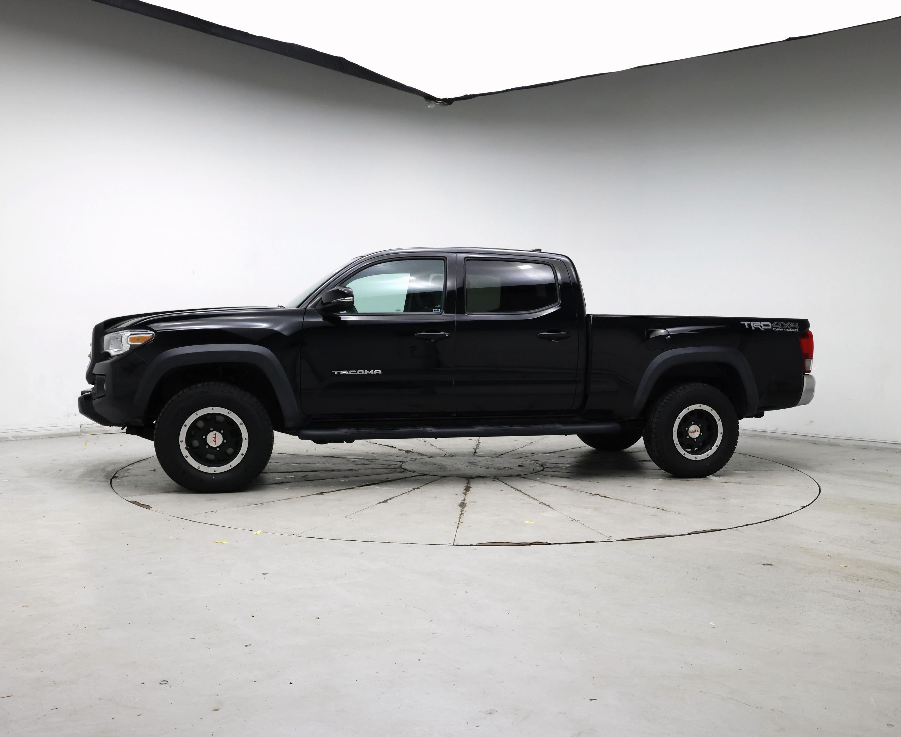 Thumbnail: 2017 Toyota Tacoma - 3