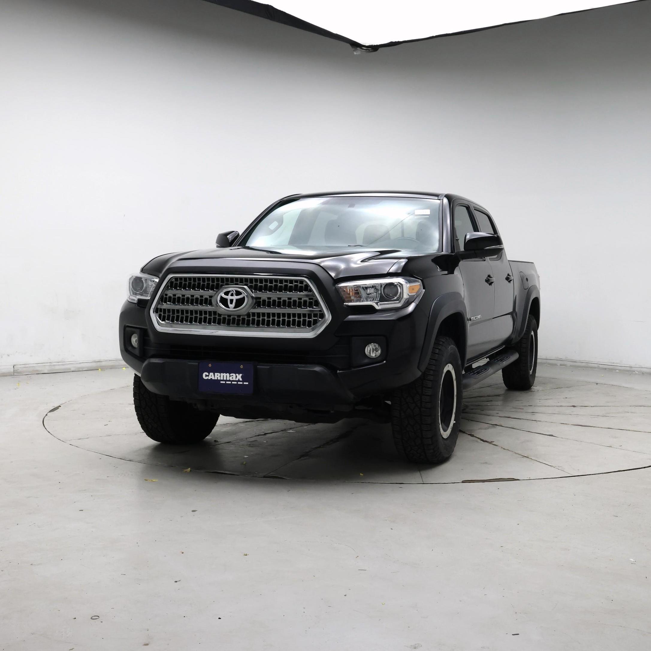 Thumbnail: 2017 Toyota Tacoma - 4