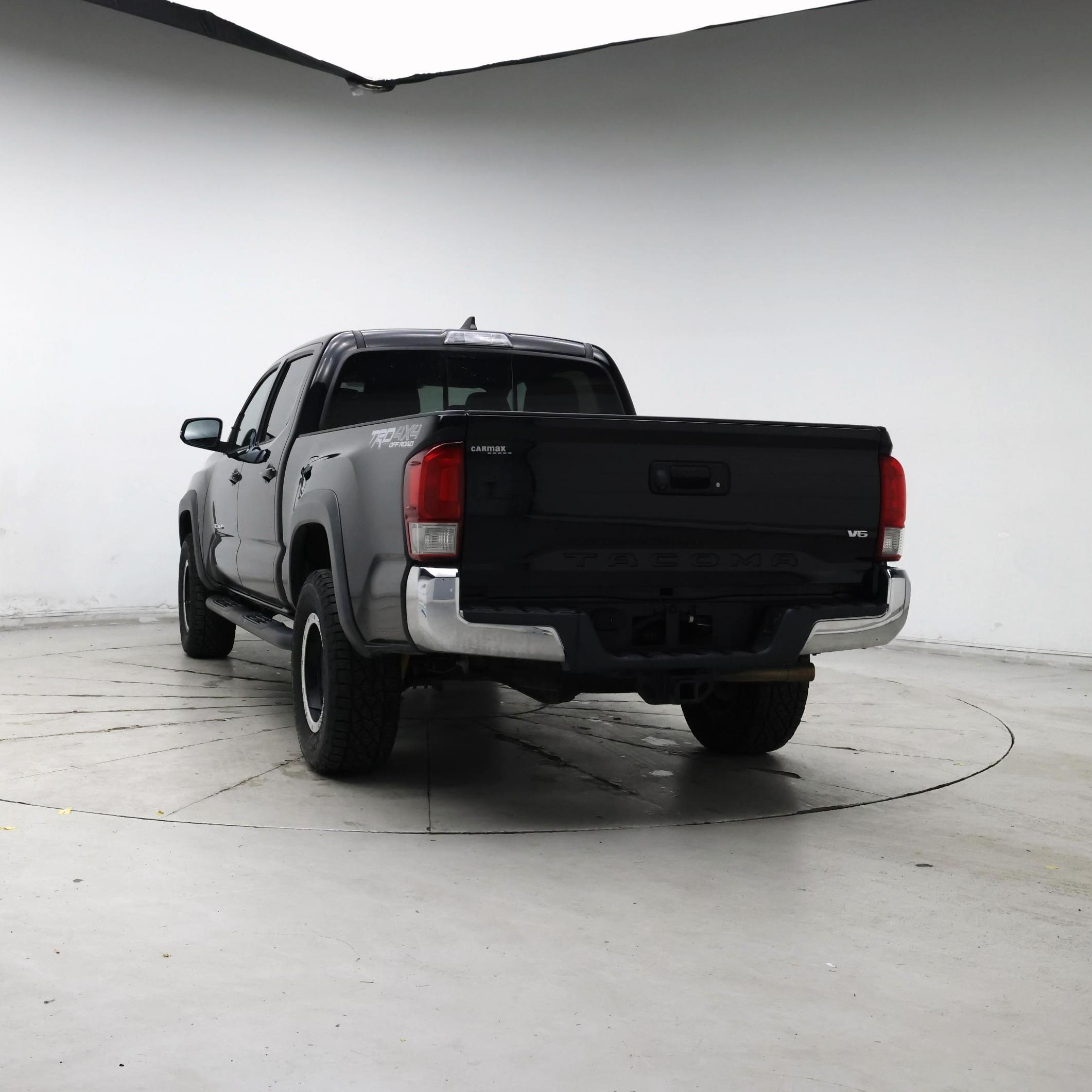 Thumbnail: 2017 Toyota Tacoma - 6