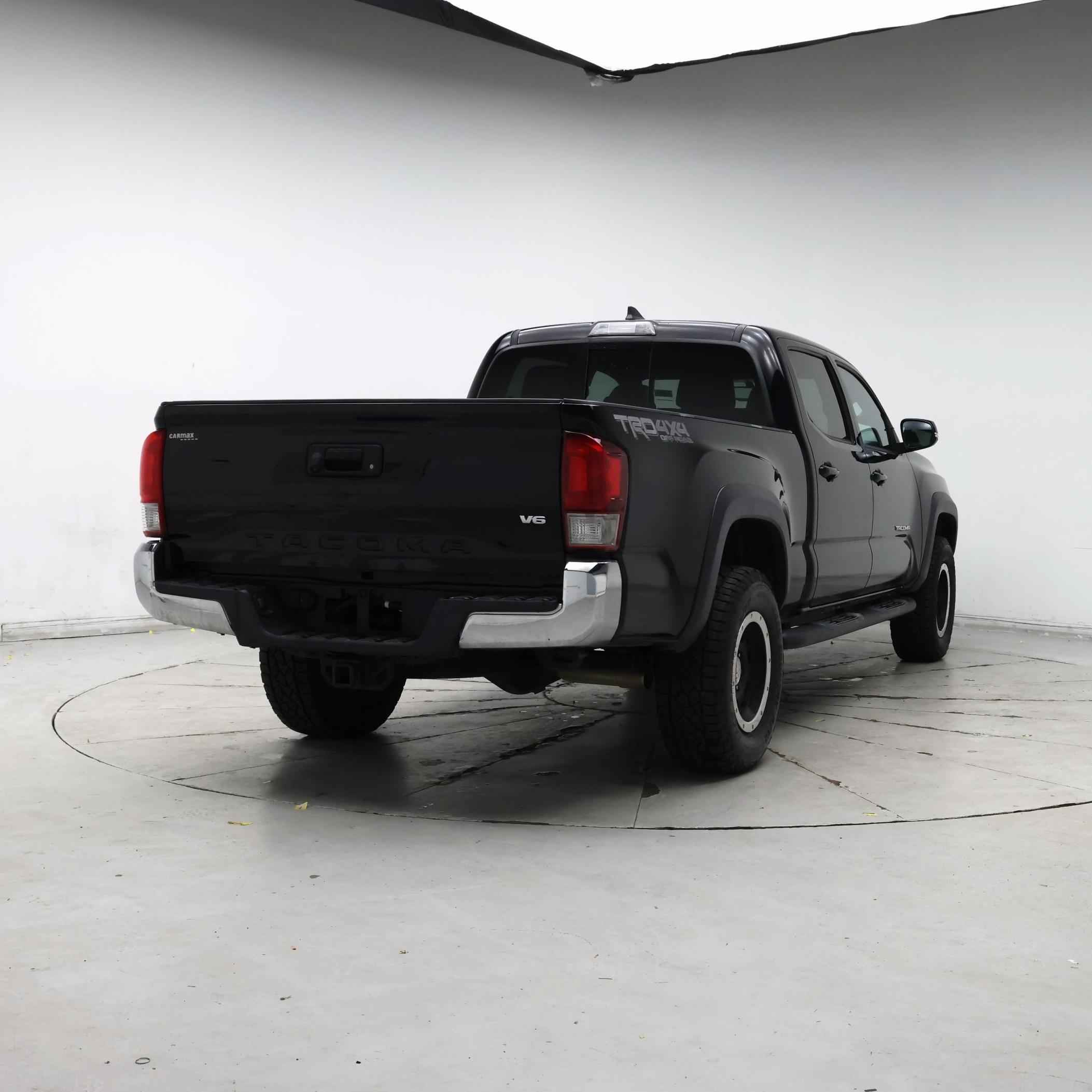 Thumbnail: 2017 Toyota Tacoma - 8