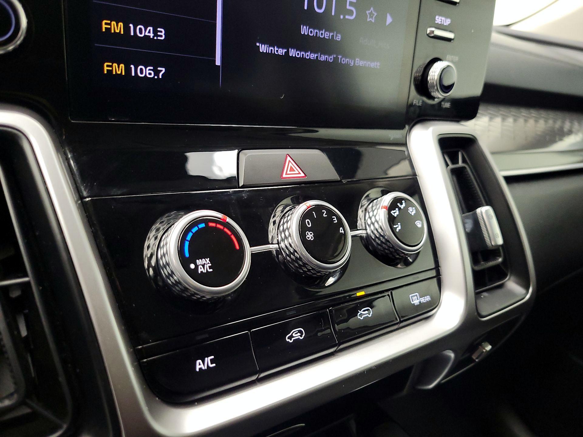 Thumbnail: 2022 Kia Sorento - 16