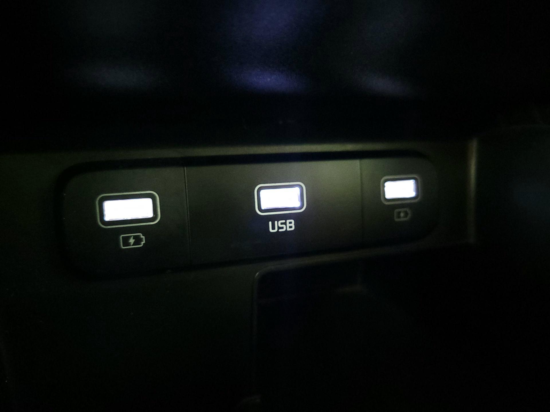 Thumbnail: 2022 Kia Sorento - 18