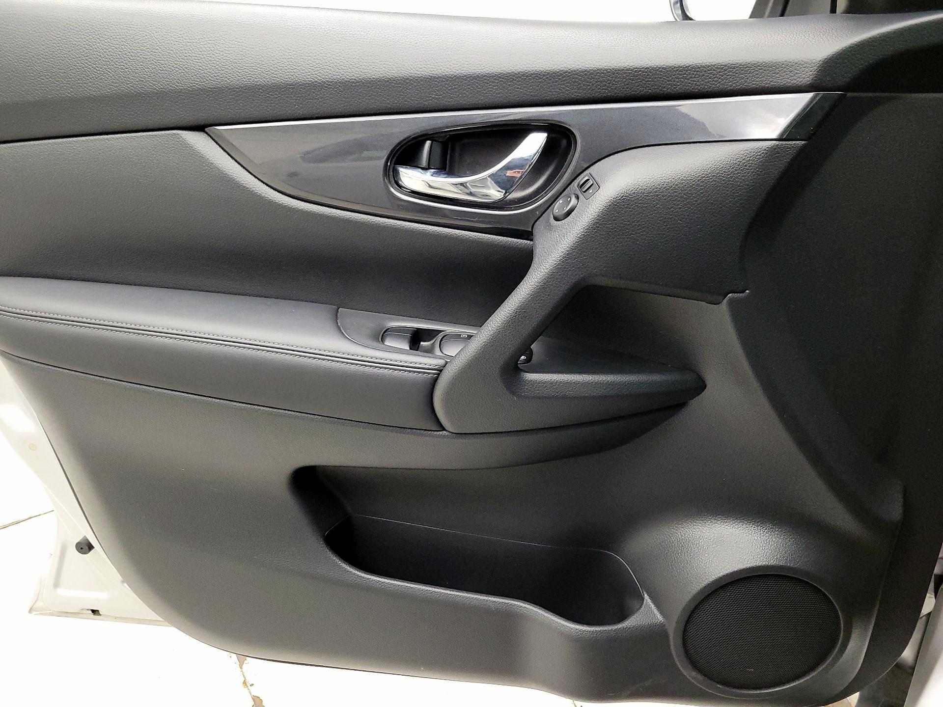 Thumbnail: 2018 Nissan Rogue - 12