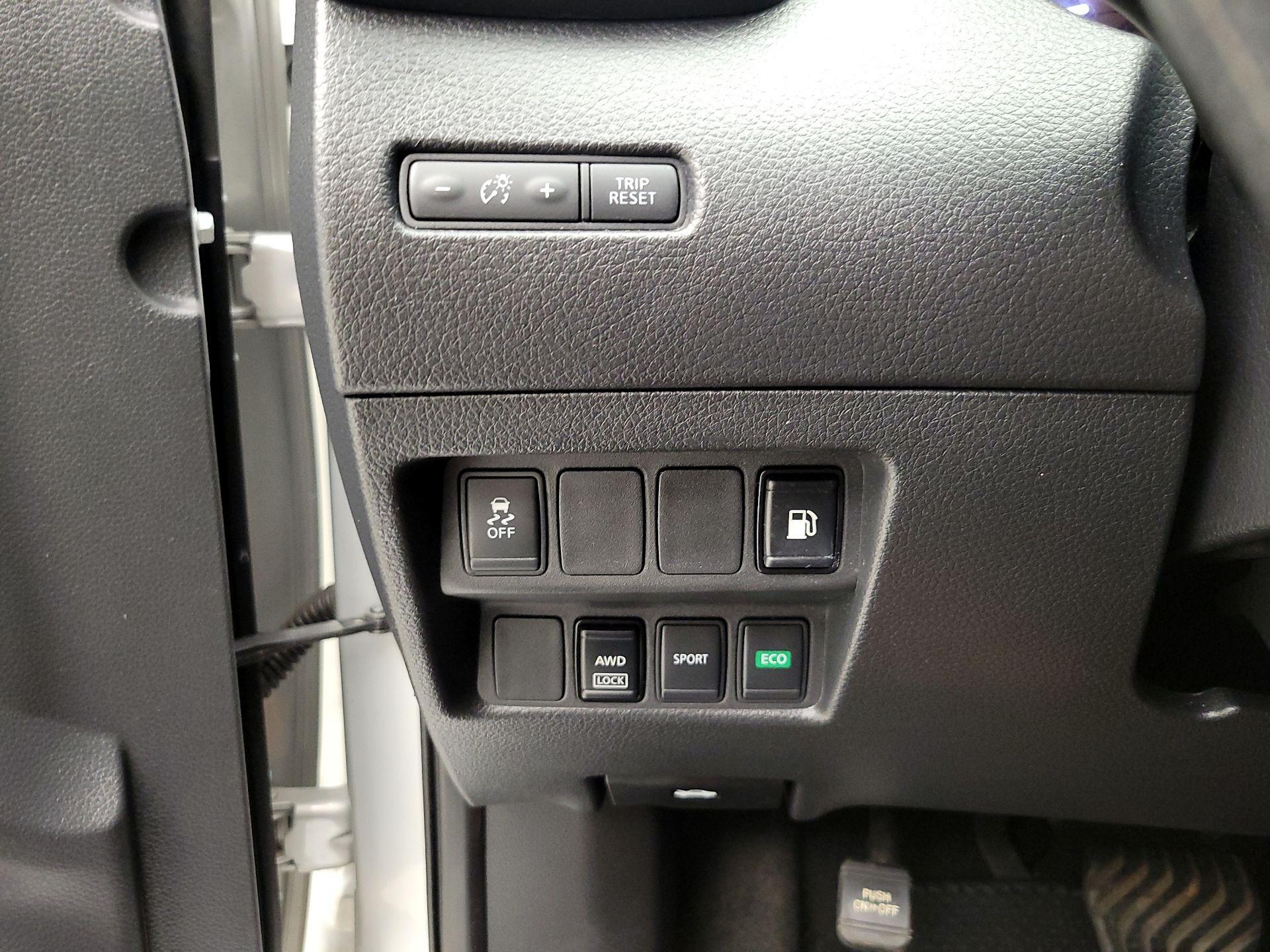 Thumbnail: 2018 Nissan Rogue - 13