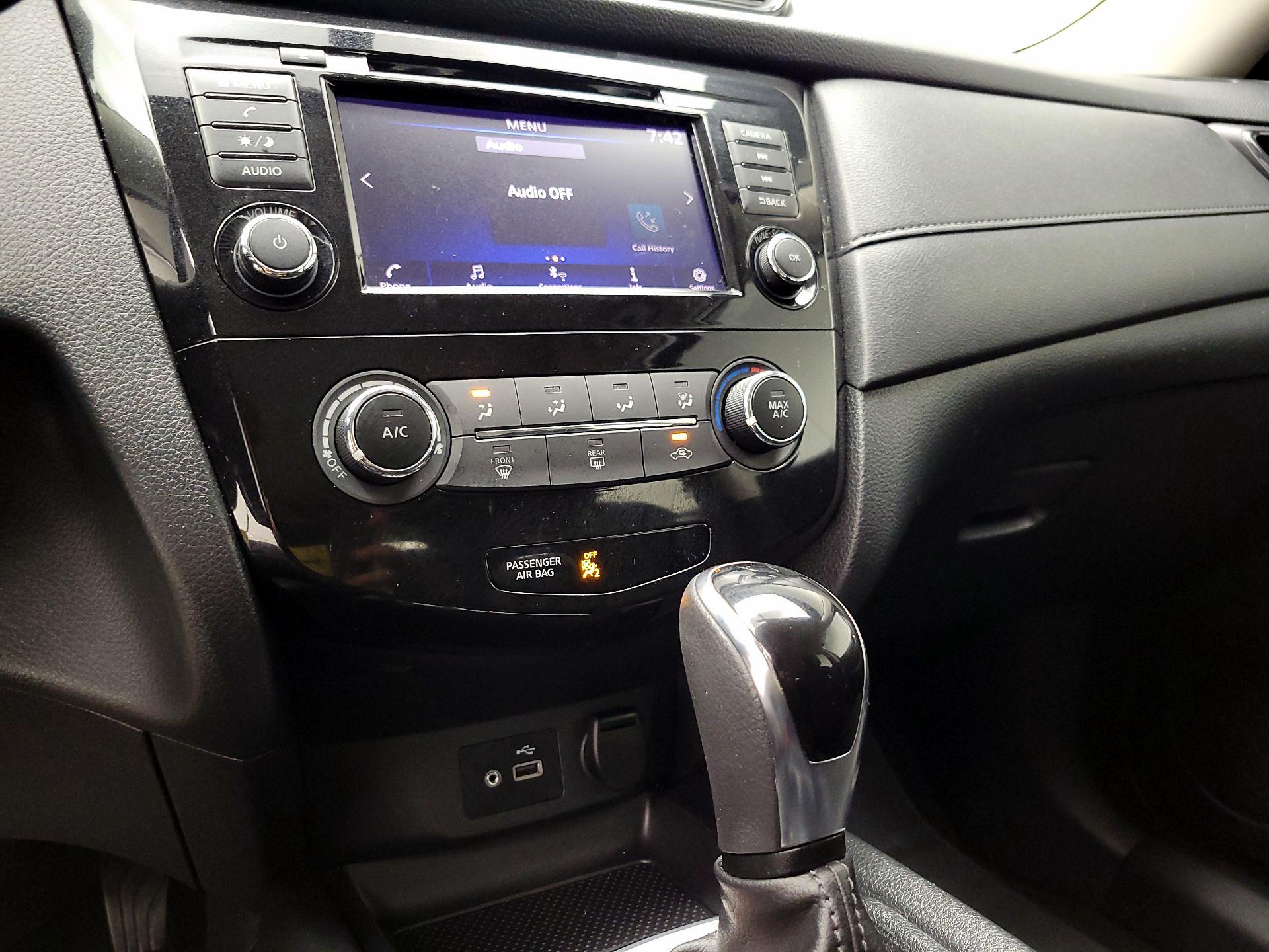 Thumbnail: 2018 Nissan Rogue - 16