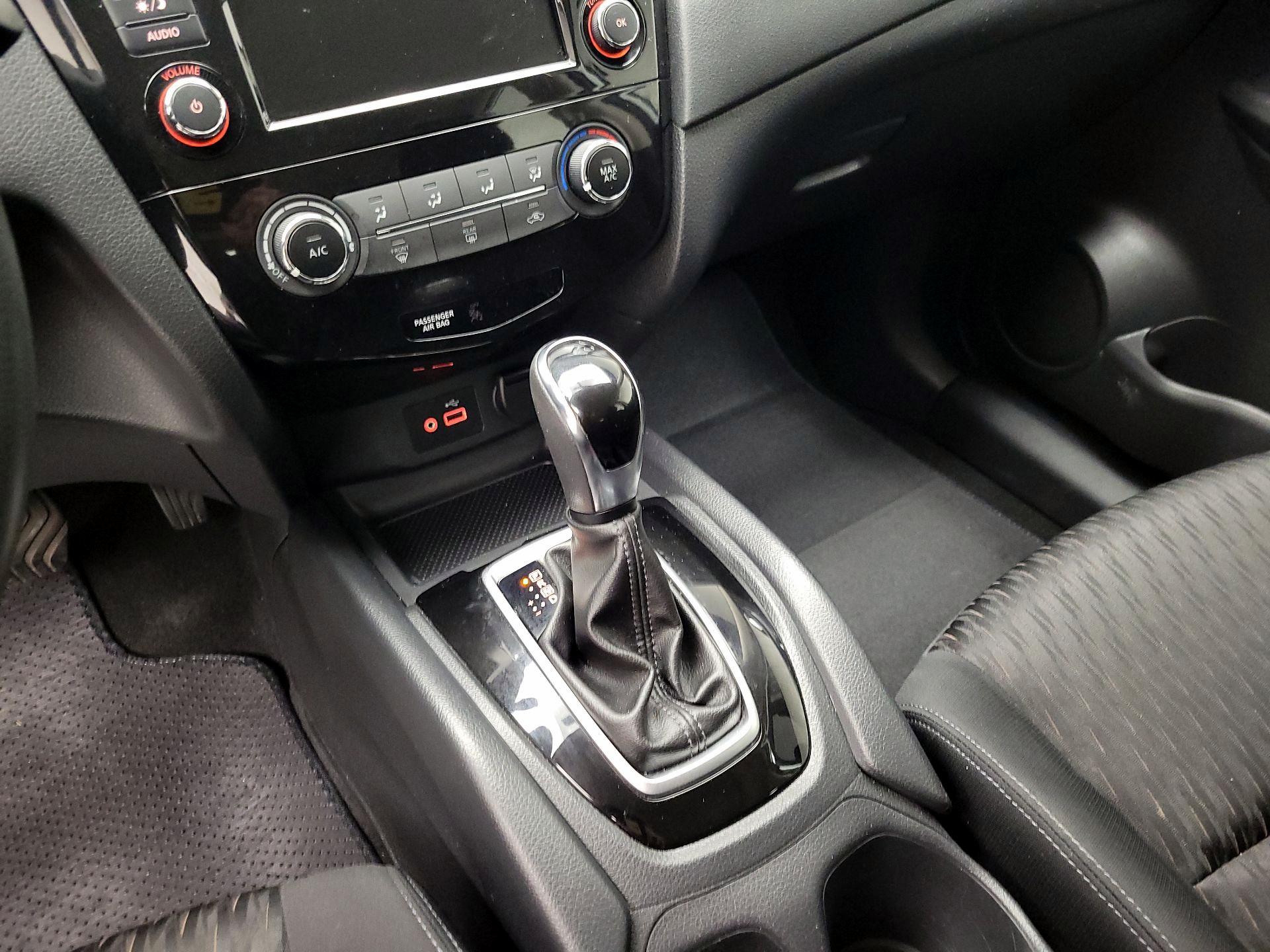 Thumbnail: 2018 Nissan Rogue - 17