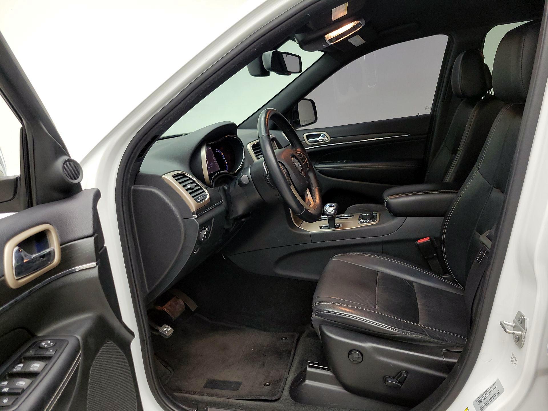 Thumbnail: 2015 Jeep Grand Cherokee - 11