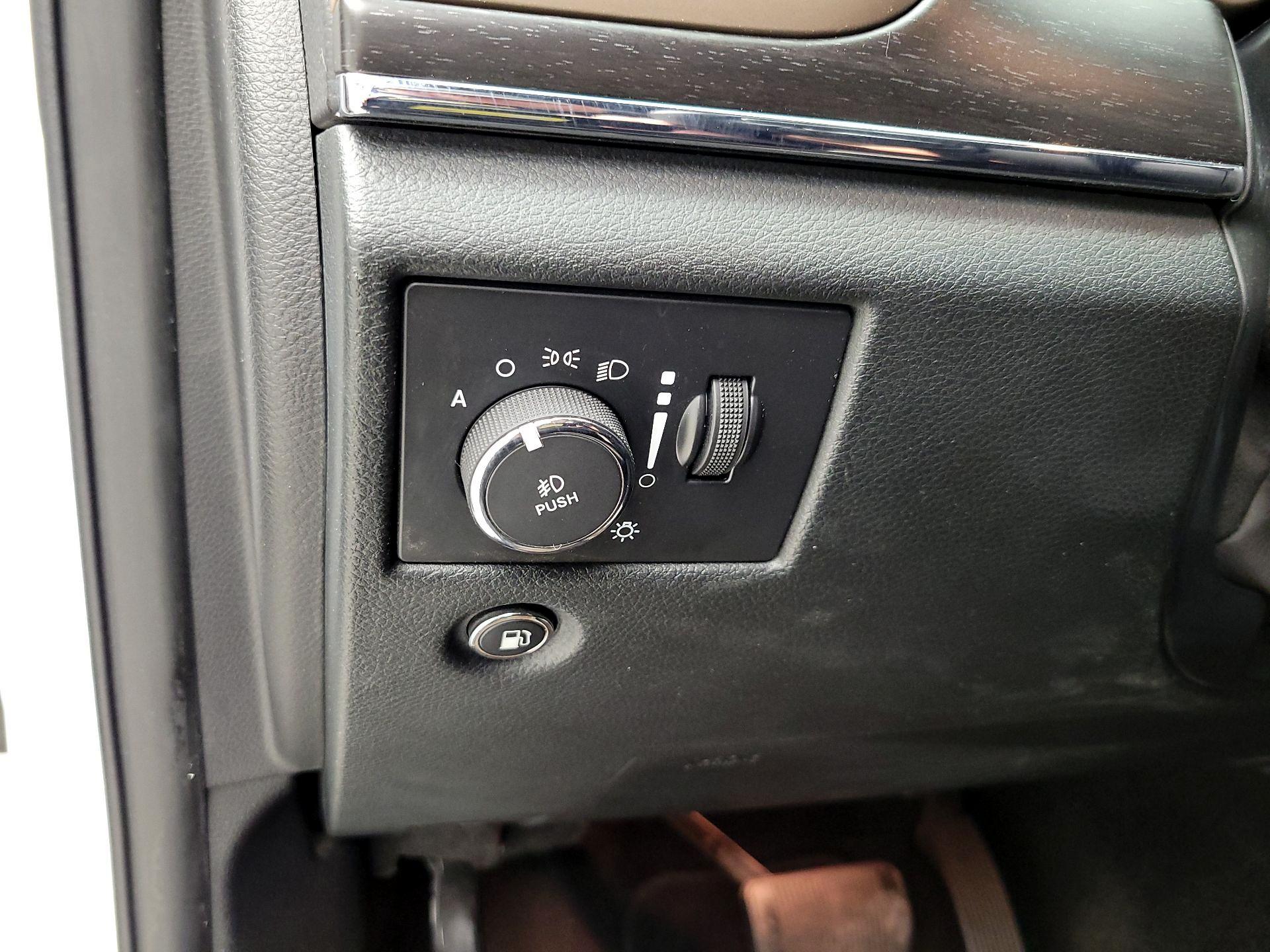 Thumbnail: 2015 Jeep Grand Cherokee - 13