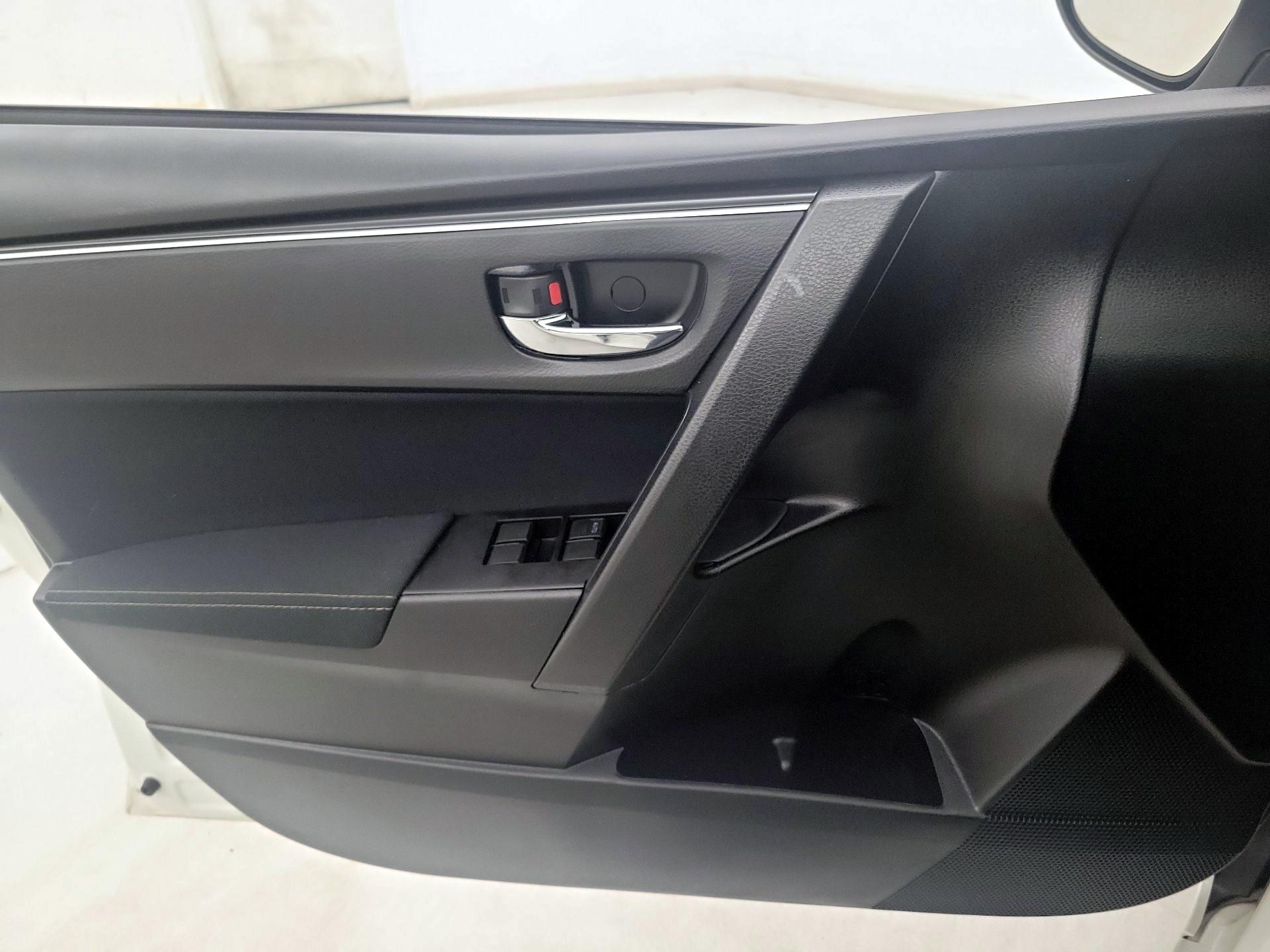 Thumbnail: 2018 Toyota Corolla - 12