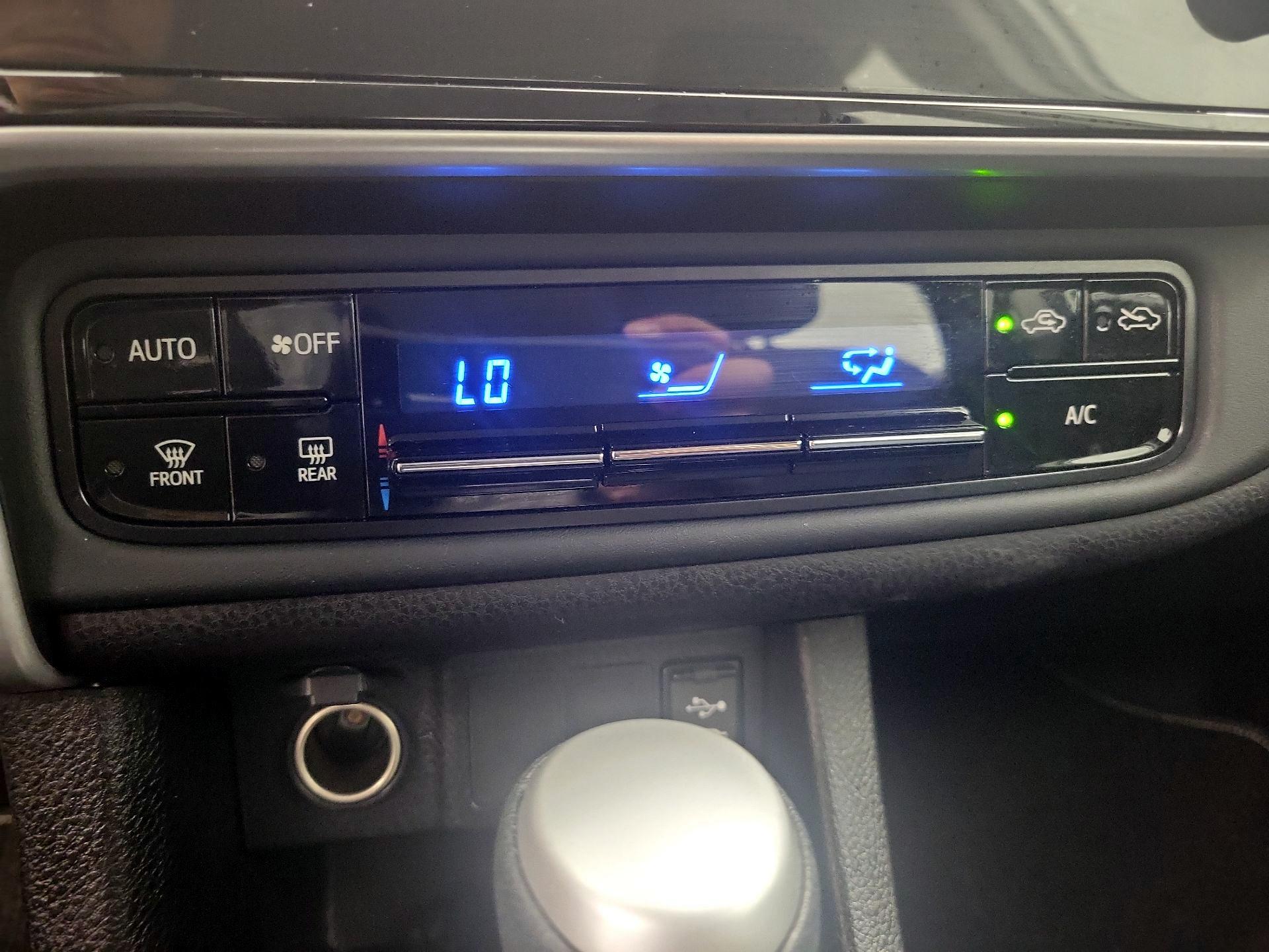 Thumbnail: 2018 Toyota Corolla - 16