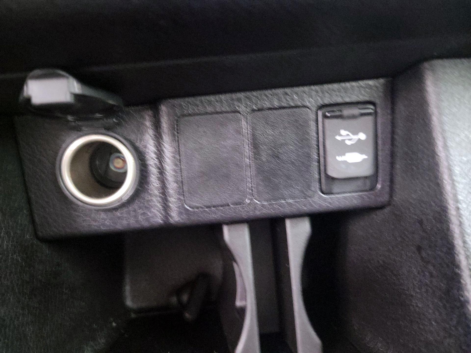 Thumbnail: 2018 Toyota Corolla - 18