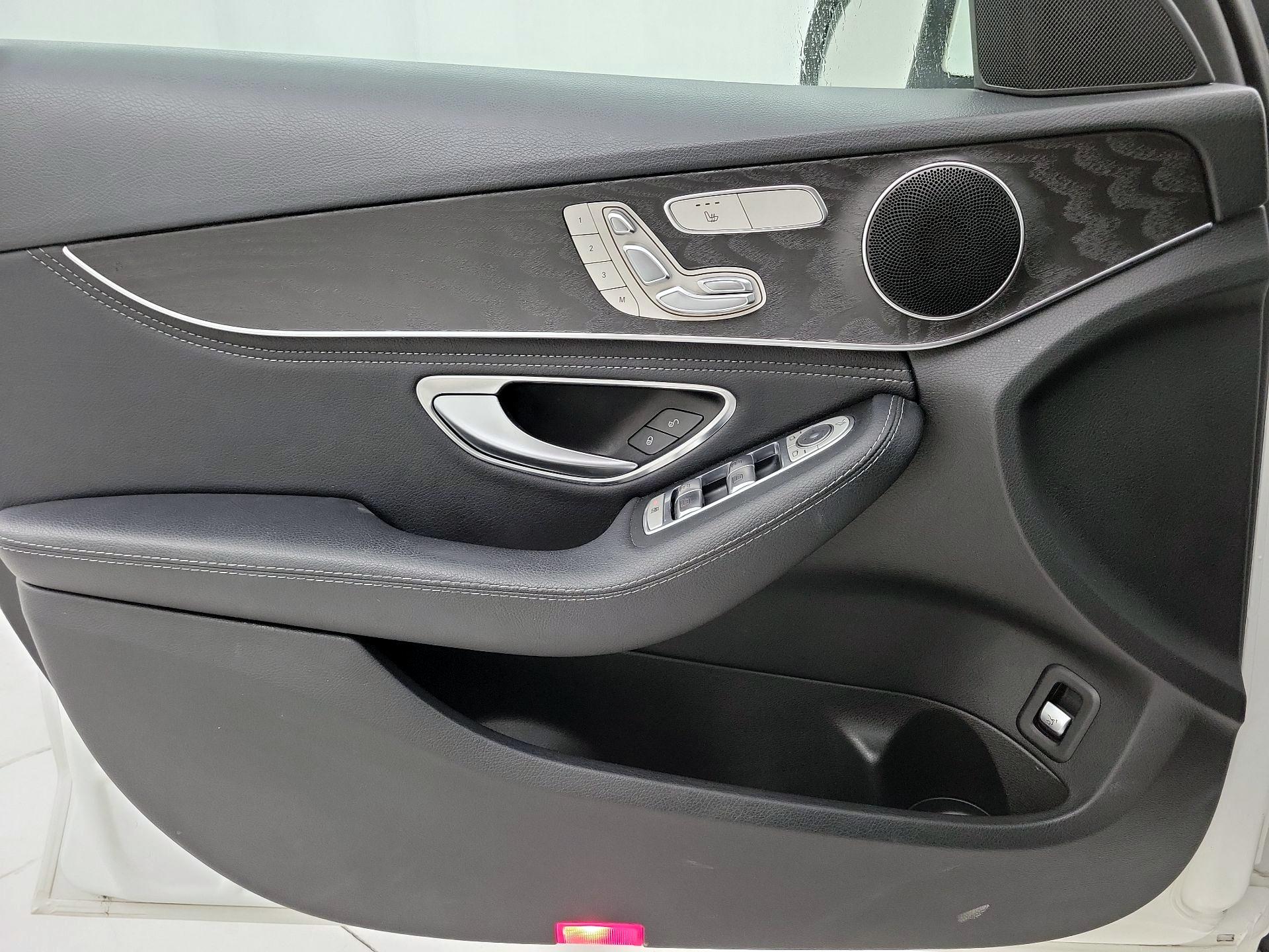 Thumbnail: 2015 Mercedes-Benz C-Class - 12