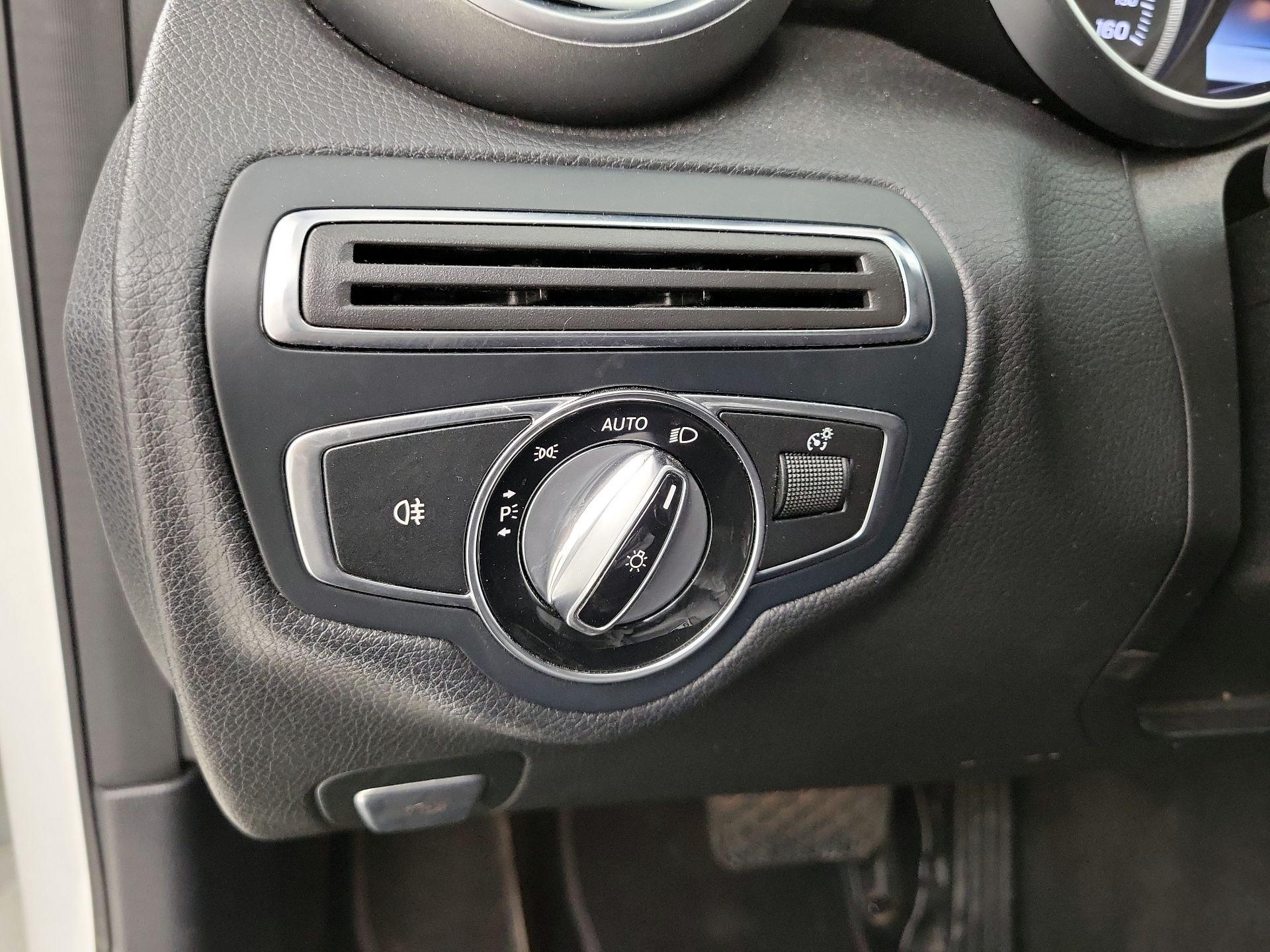 Thumbnail: 2015 Mercedes-Benz C-Class - 13