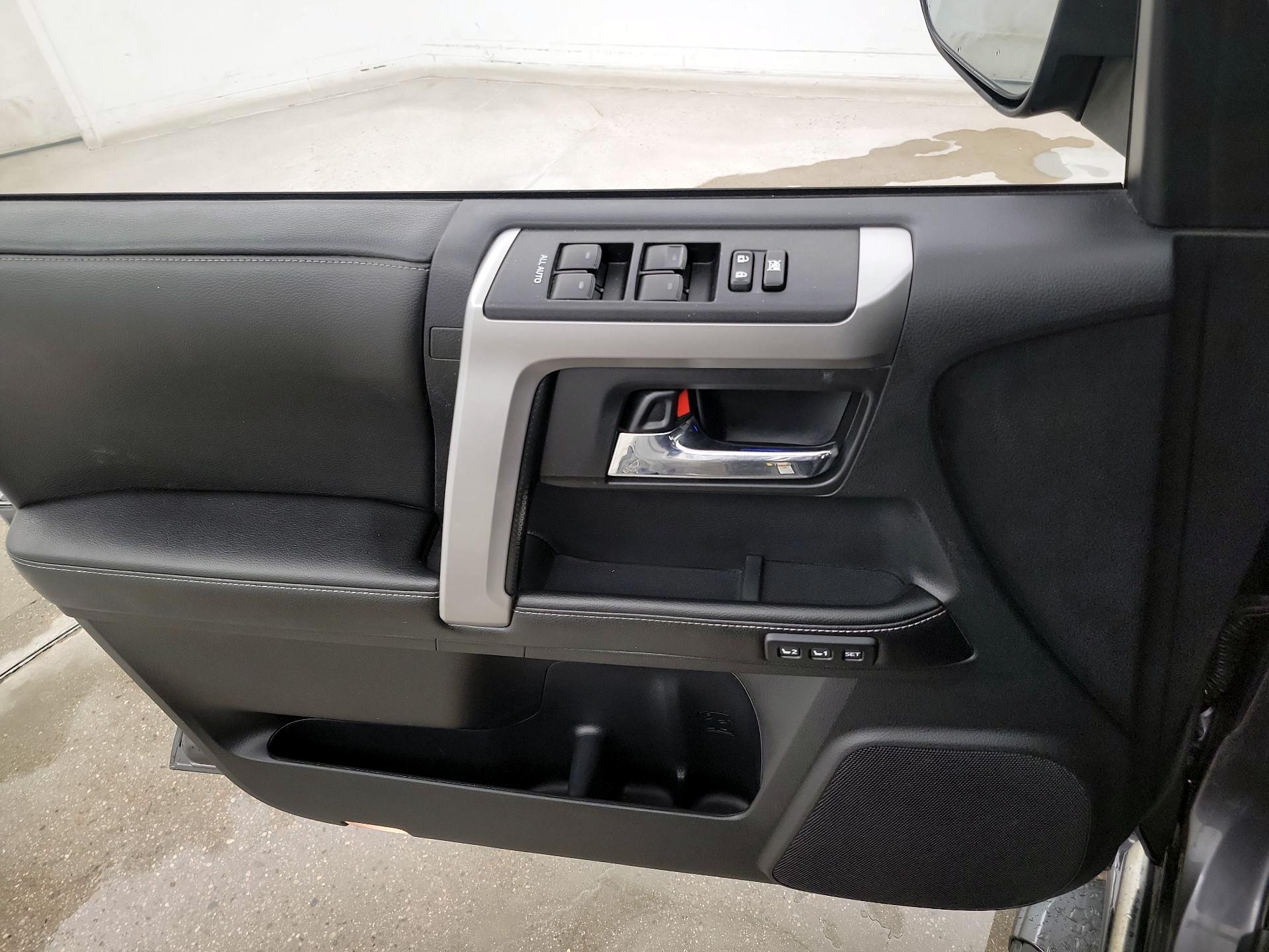 Thumbnail: 2014 Toyota 4Runner - 12