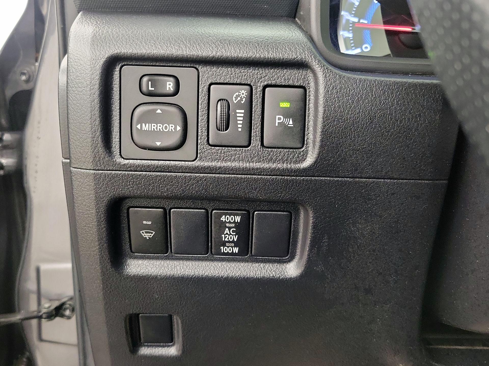 Thumbnail: 2014 Toyota 4Runner - 13