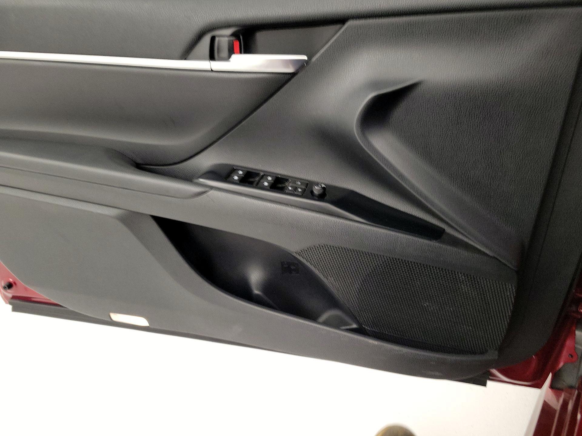 Thumbnail: 2018 Toyota Camry - 12