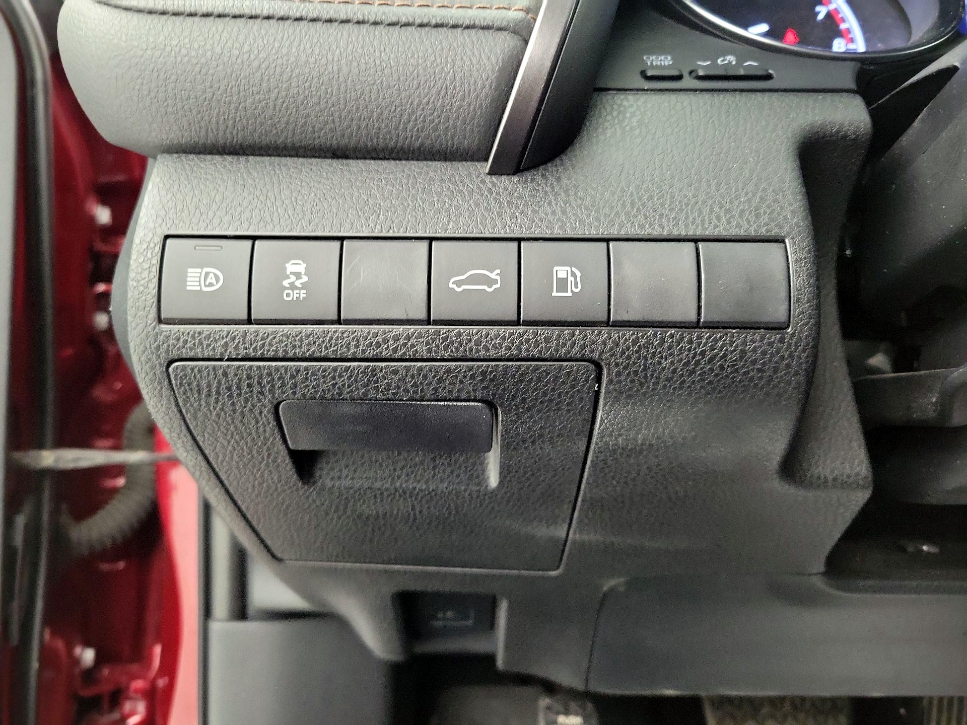 Thumbnail: 2018 Toyota Camry - 13