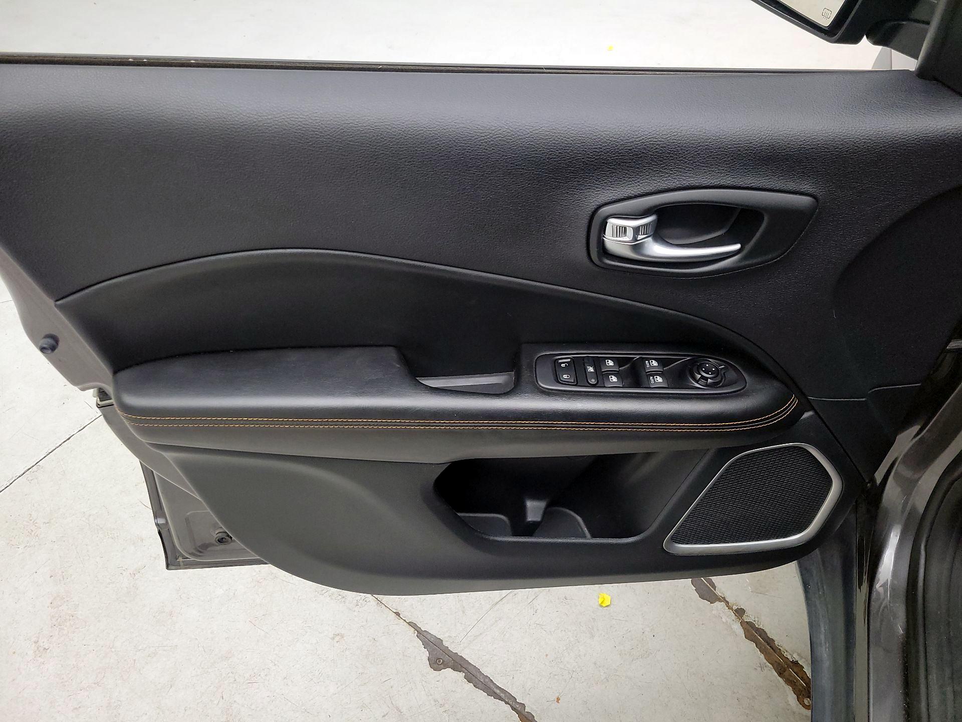 Thumbnail: 2020 Jeep Compass - 12