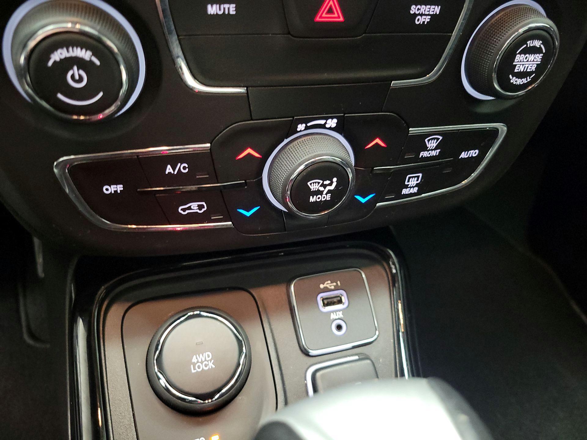 Thumbnail: 2020 Jeep Compass - 16