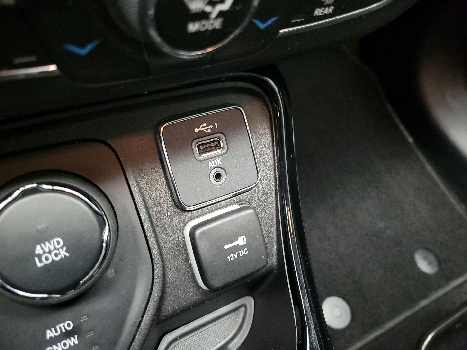 Thumbnail: 2020 Jeep Compass - 18