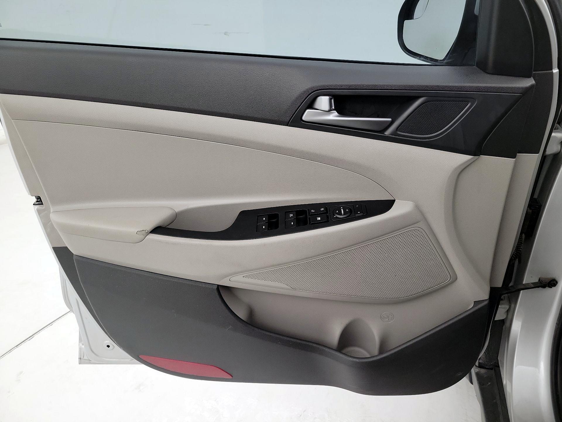 Thumbnail: 2016 Hyundai Tucson - 12