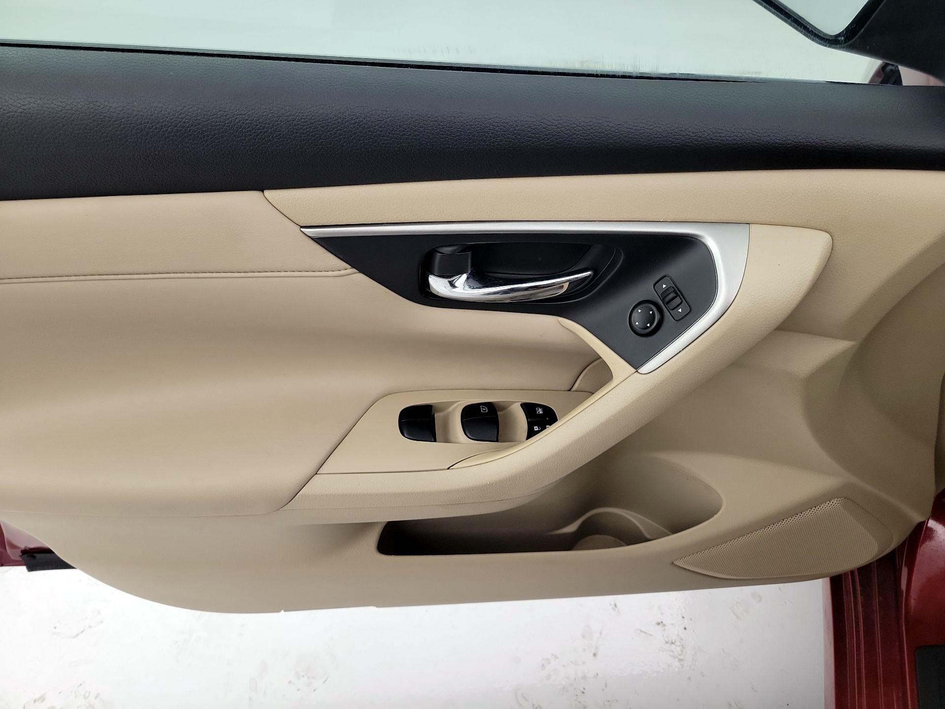 Thumbnail: 2015 Nissan Altima - 12