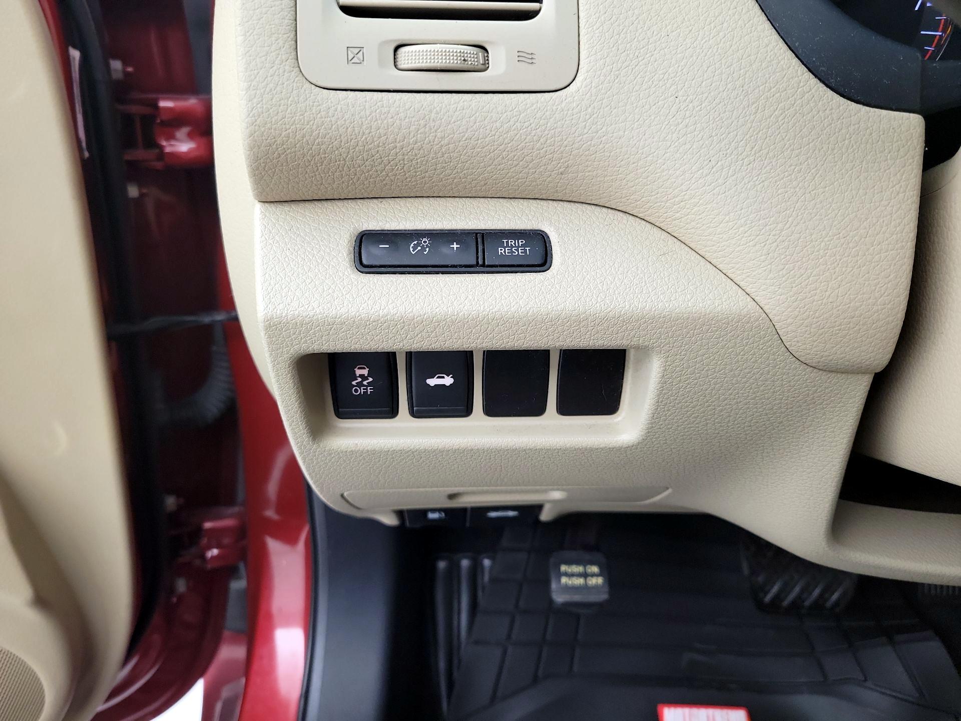 Thumbnail: 2015 Nissan Altima - 13