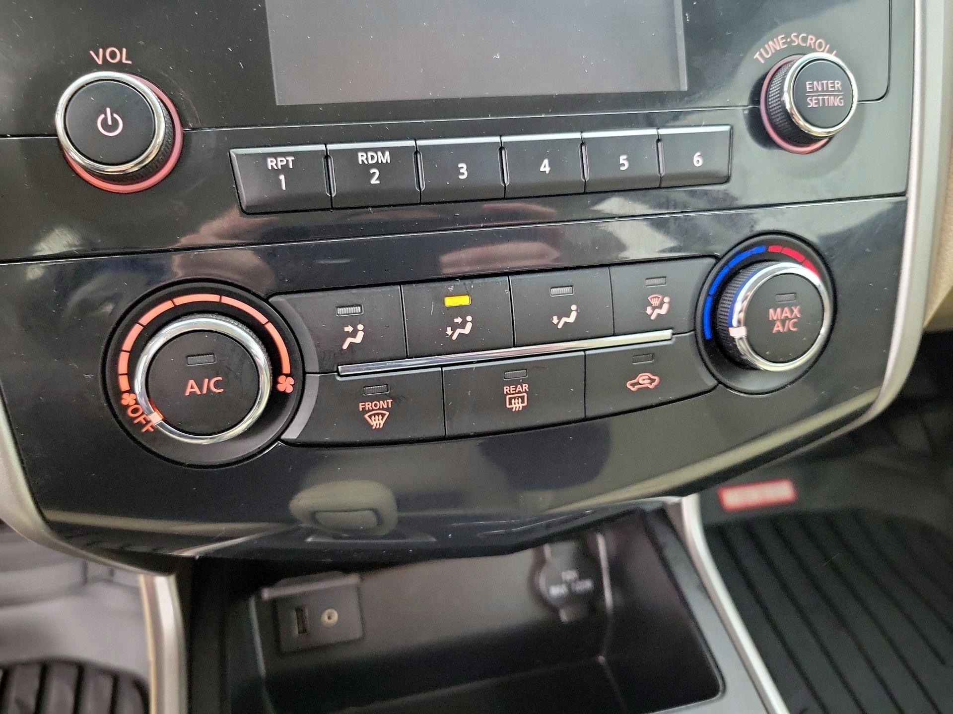 Thumbnail: 2015 Nissan Altima - 16