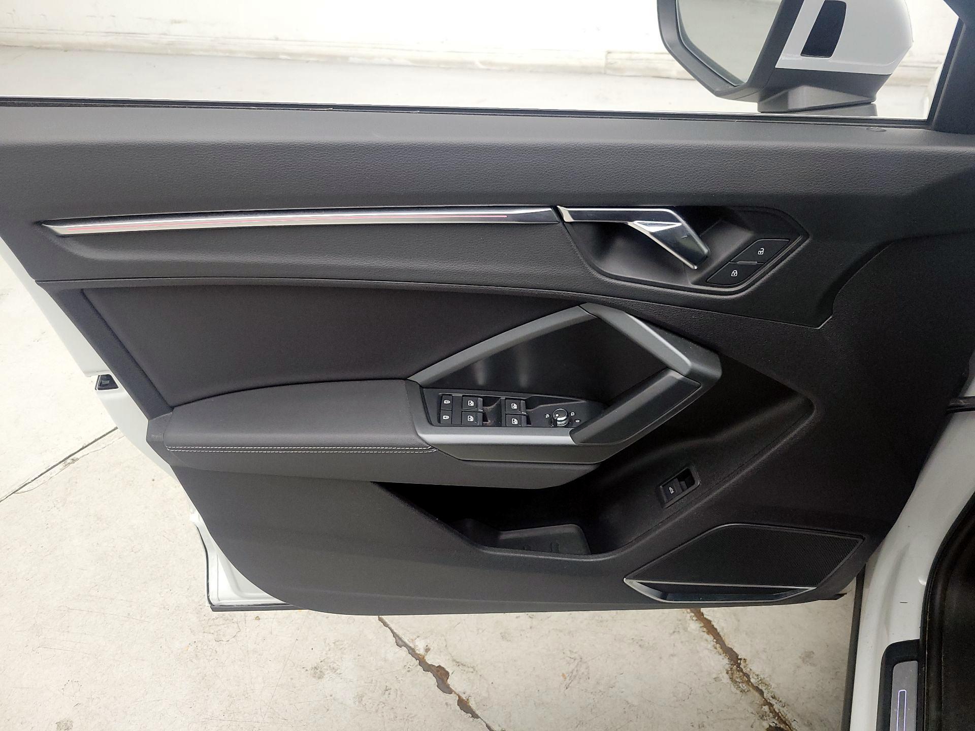 Thumbnail: 2020 Audi Q3 - 12