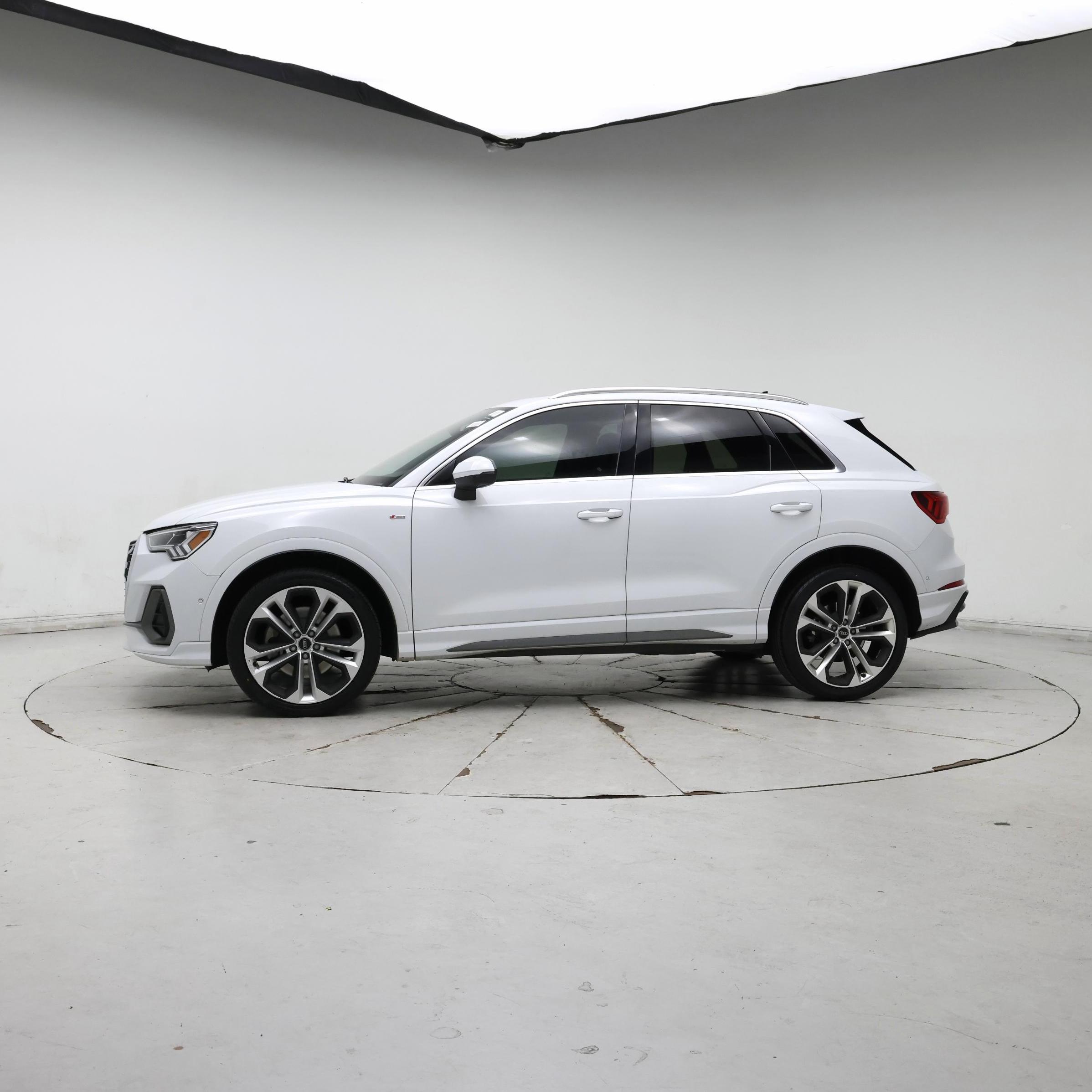 Thumbnail: 2020 Audi Q3 - 3