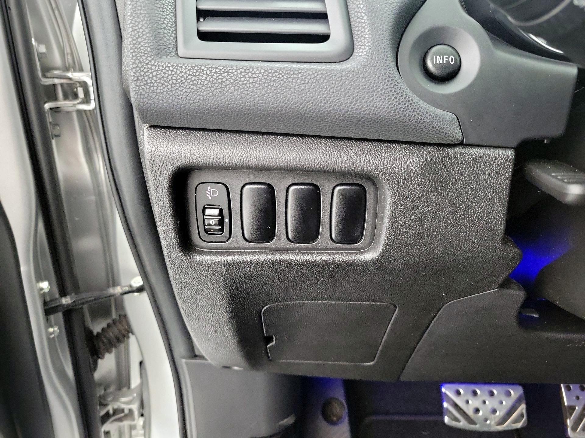 Thumbnail: 2018 Mitsubishi Outlander Sport - 13