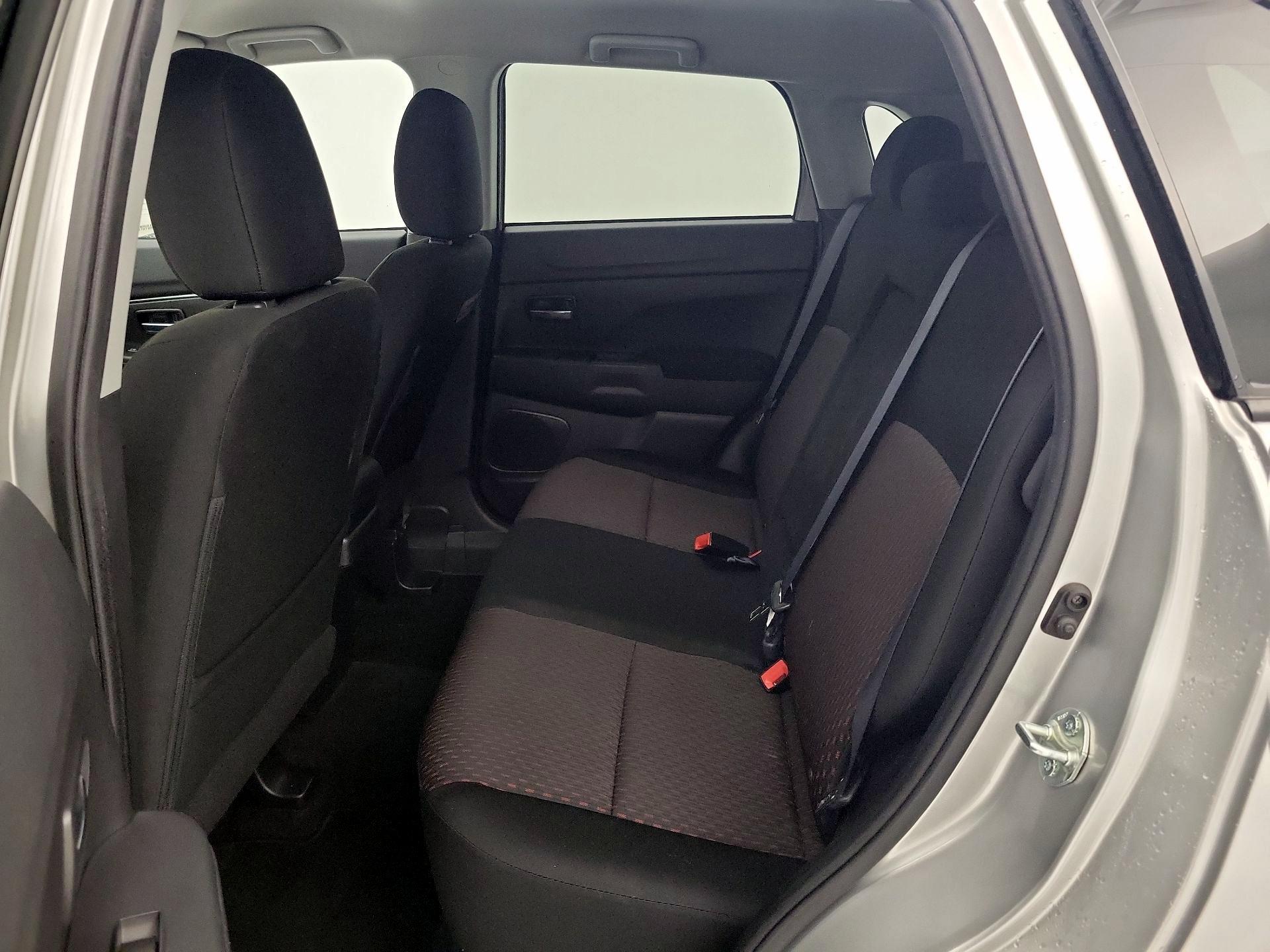 Thumbnail: 2018 Mitsubishi Outlander Sport - 19