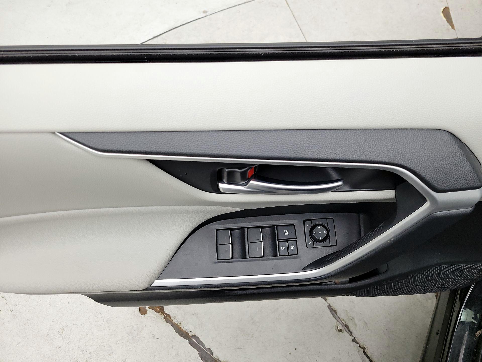 Thumbnail: 2025 Toyota RAV4 - 12