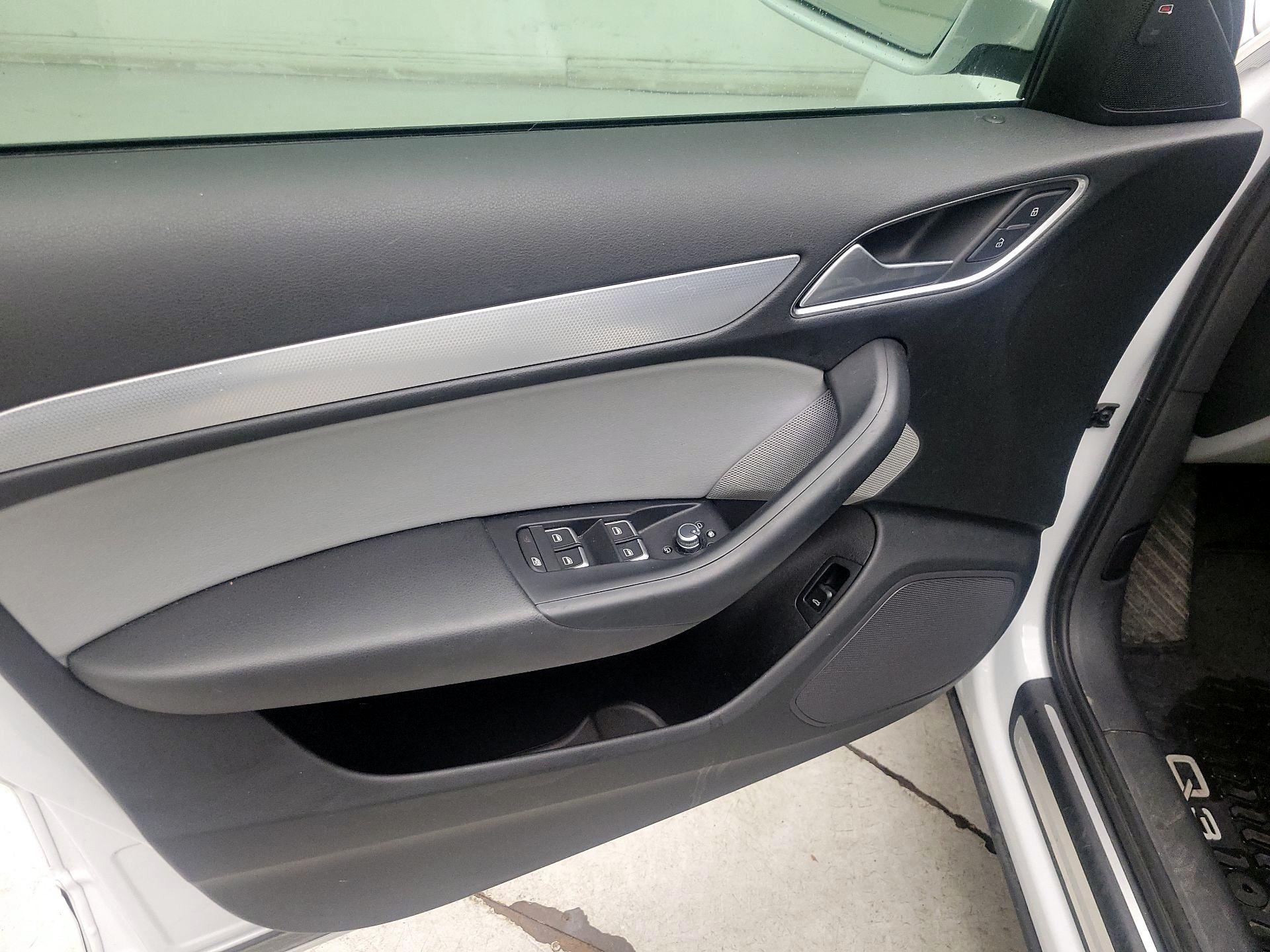 Thumbnail: 2018 Audi Q3 - 12