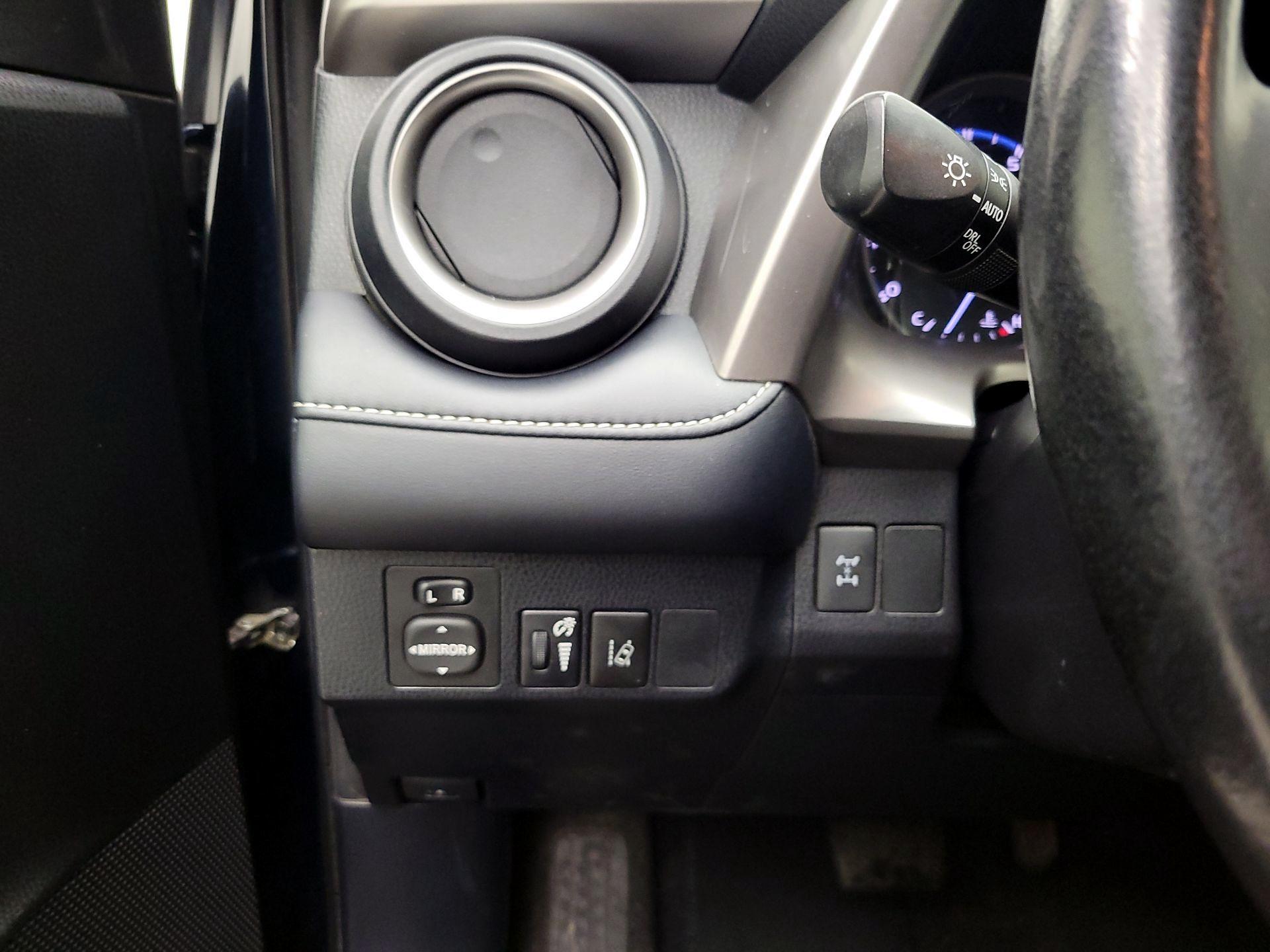 Thumbnail: 2018 Toyota RAV4 - 13